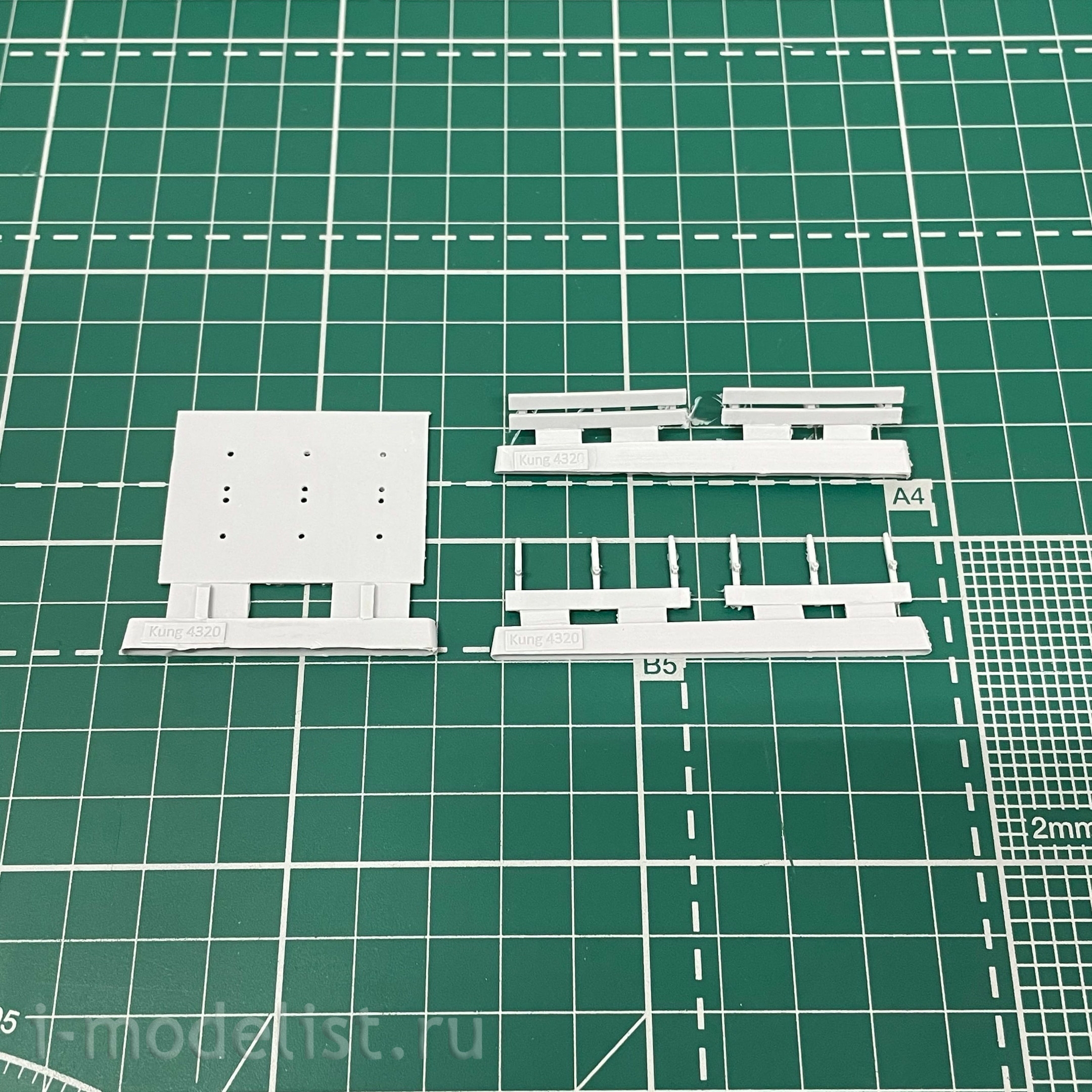GR72Rk037 Face 1/72 Armored Cab for U-4320 Zvezda V
