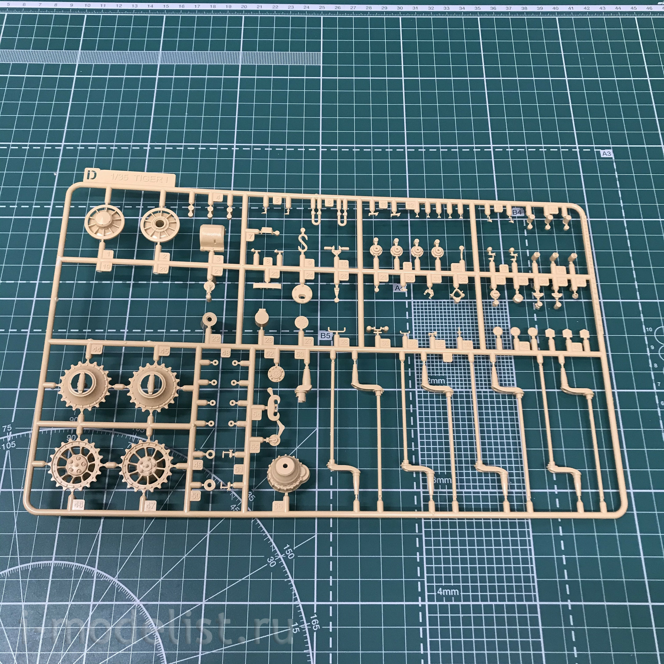 RM-5001U Rye Field Model 1/35 Tiger I in Tunisia, early, pre-production