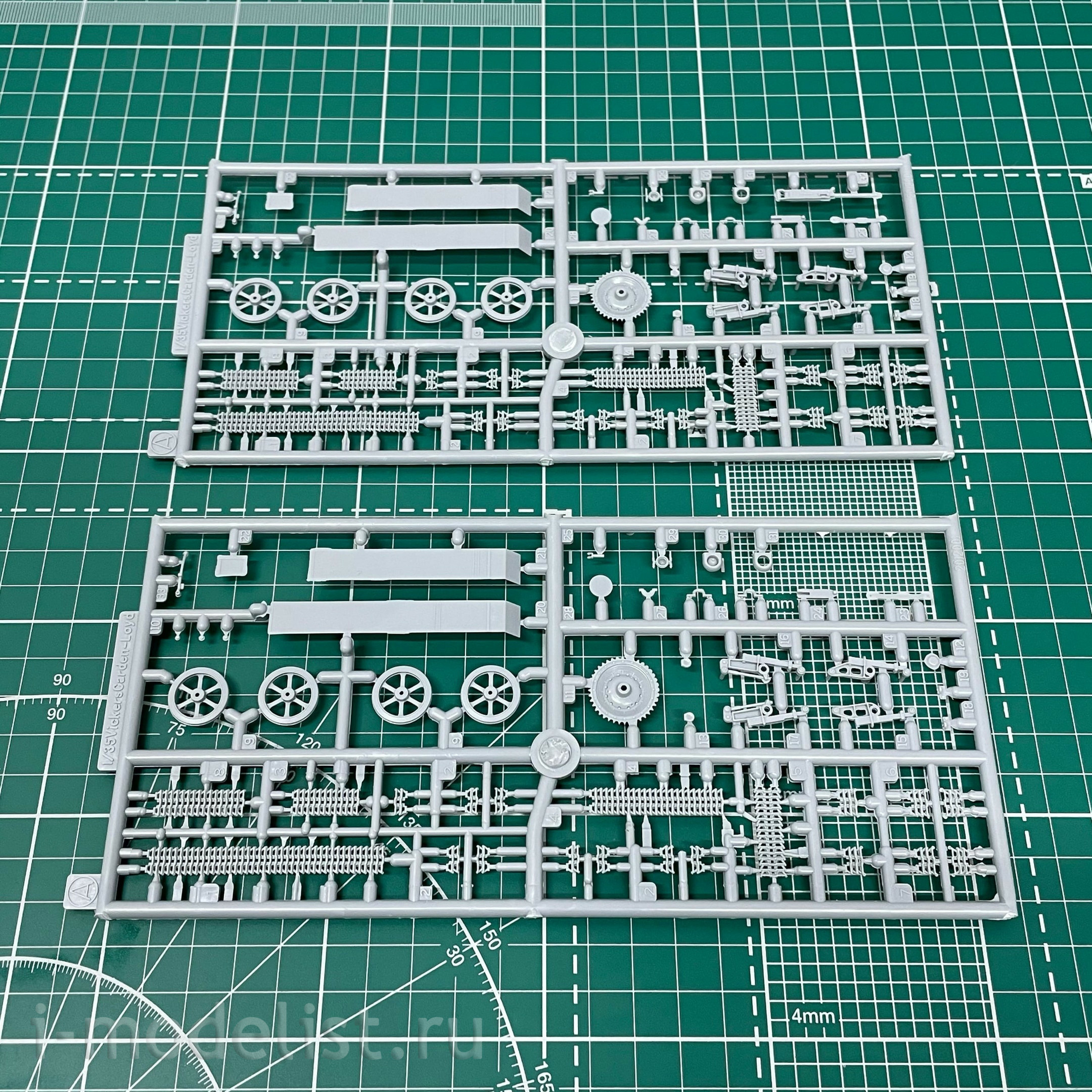 CV35002 Combat Armor Models 1/35 VCL Light Amphibious Tank A4E12