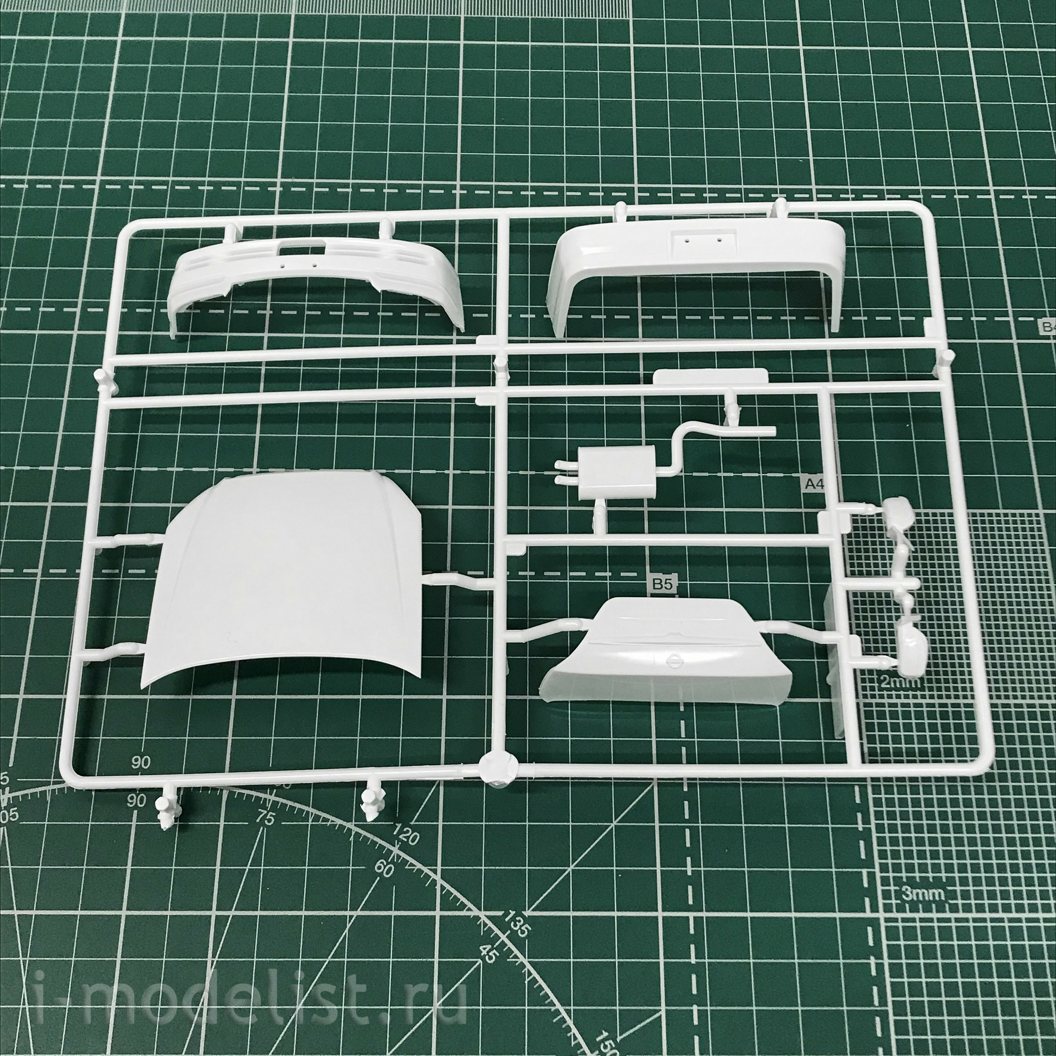 06142 Aoshima 1/24 Nissan F50 Cima/President '03
