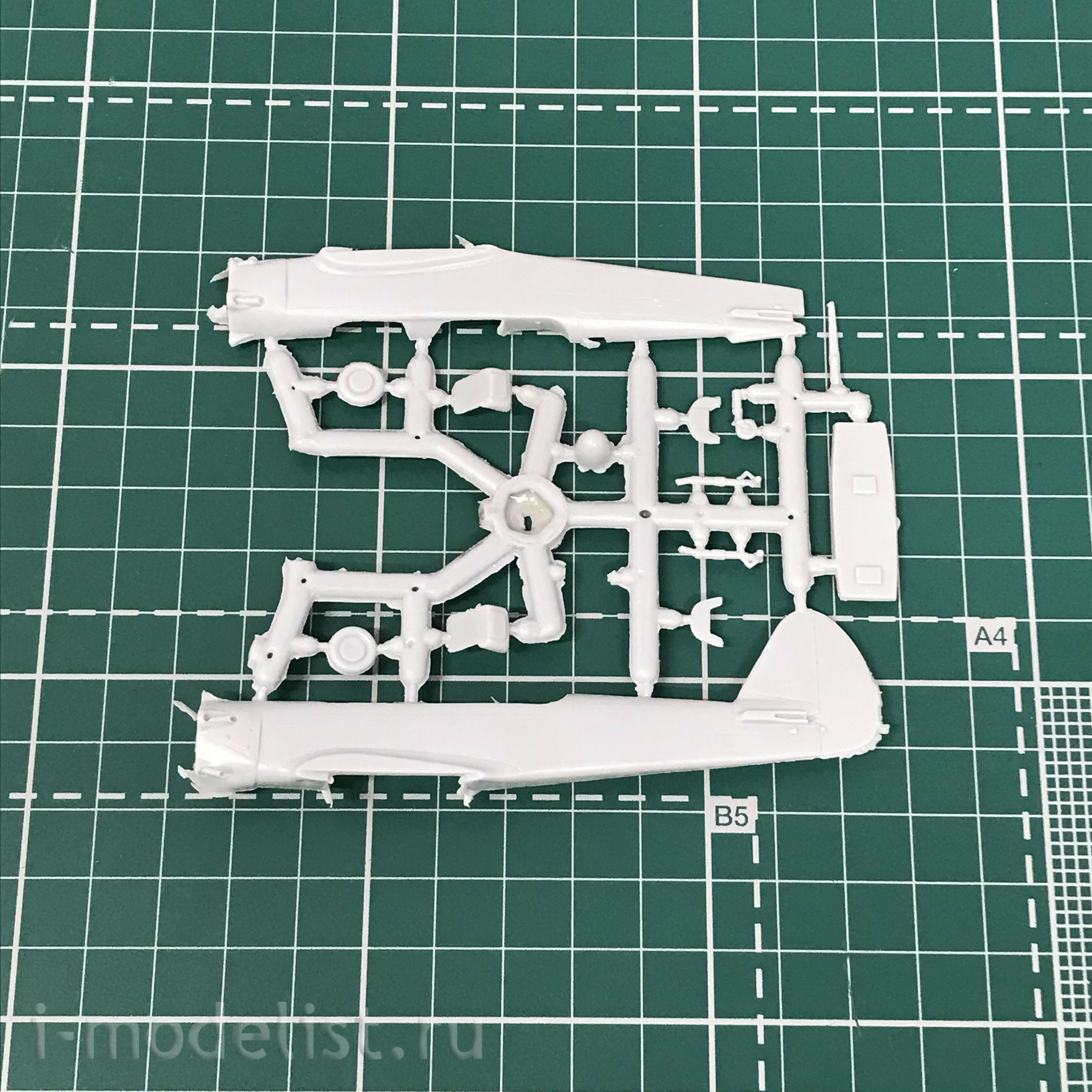 72195 Amodel 1/72 Yakovlev Yak-18 on ski chassis