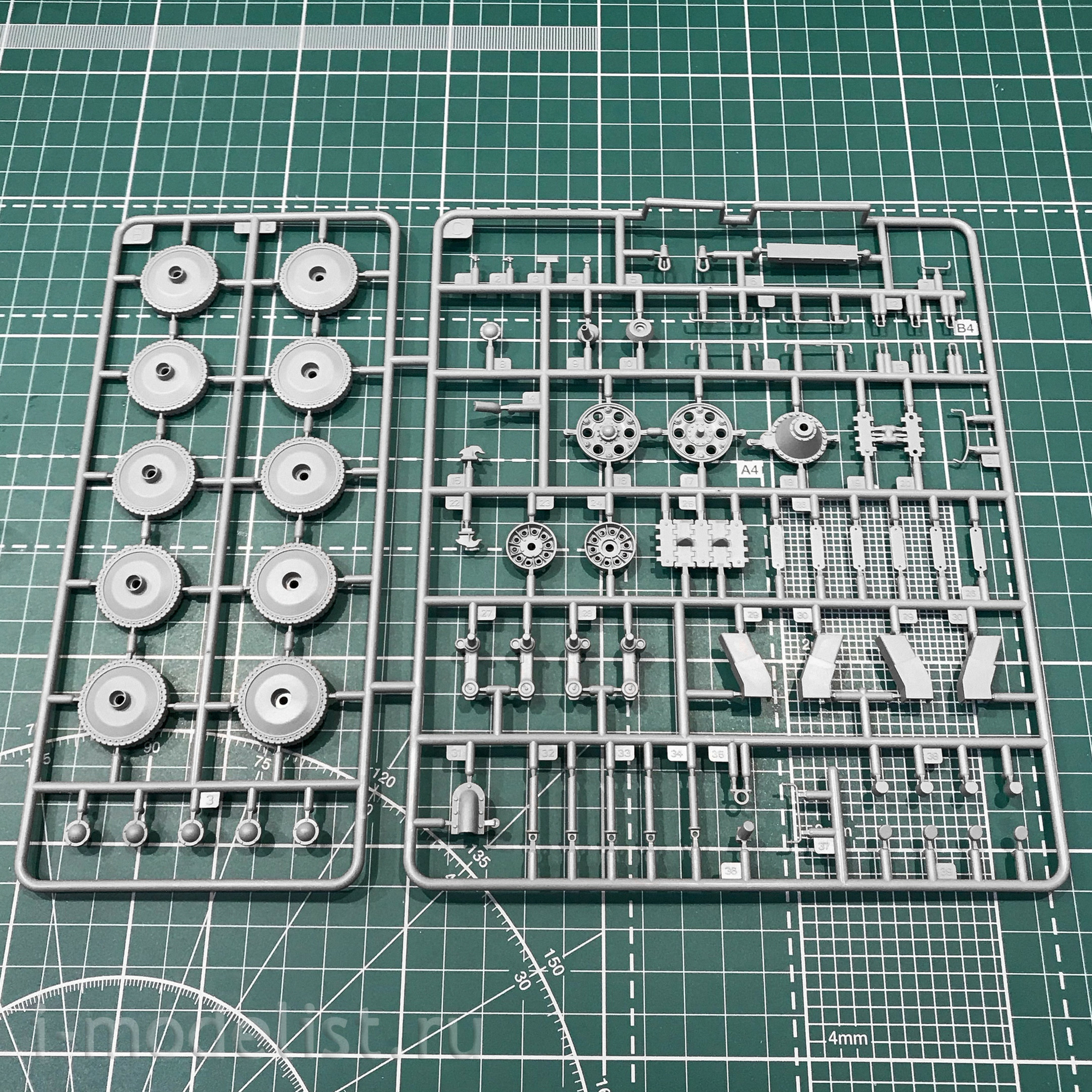 BT-009 Border Model 1/35 34/76 tank with screens
