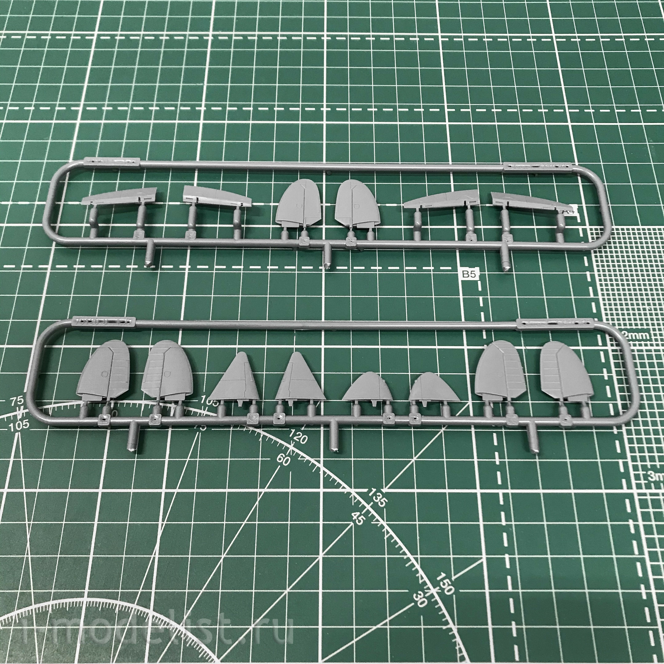 7449 Edward 1/72 Spitfire HF Mk. VIII