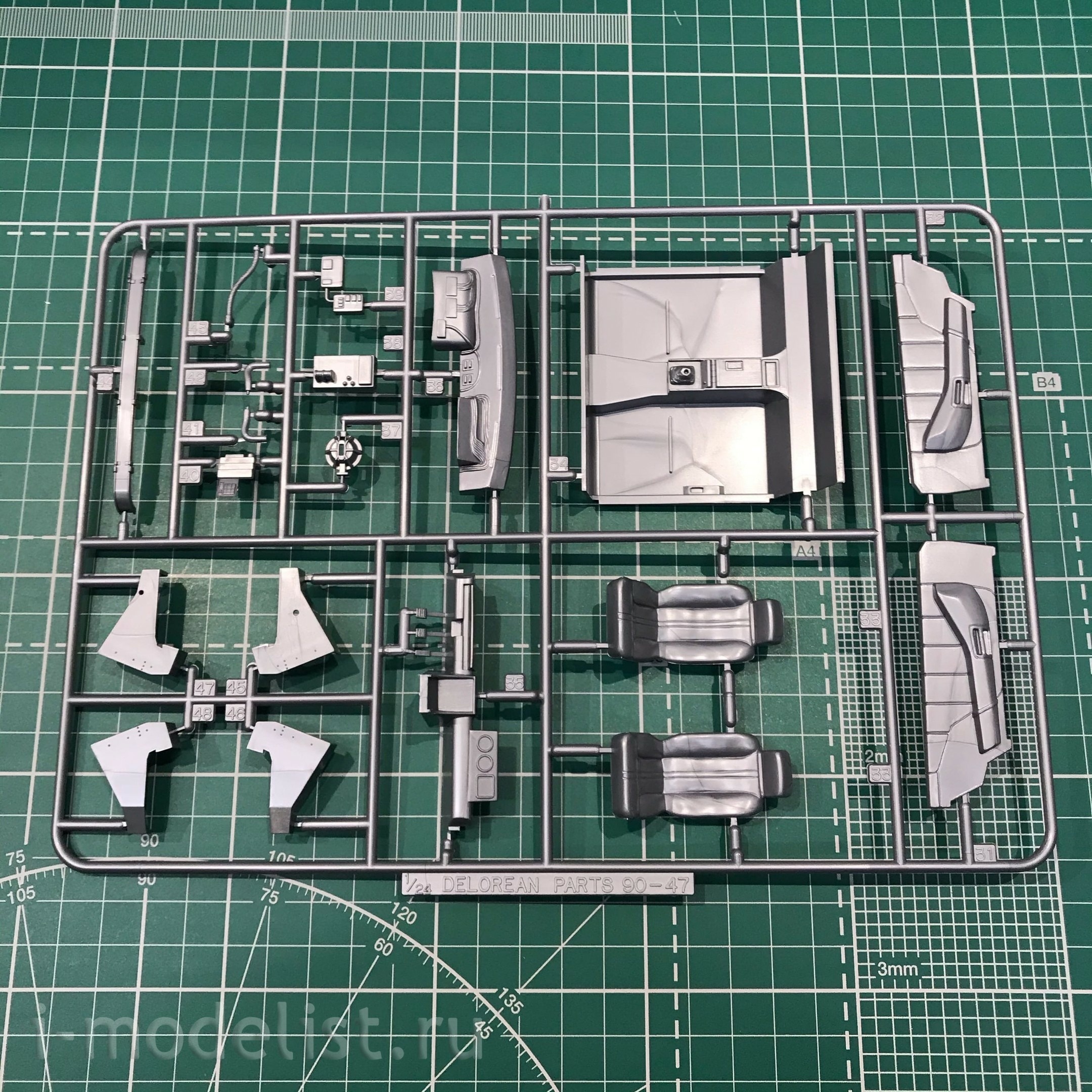 05916 Aoshima 1/24 Back To The Future DeLorean from Part I
