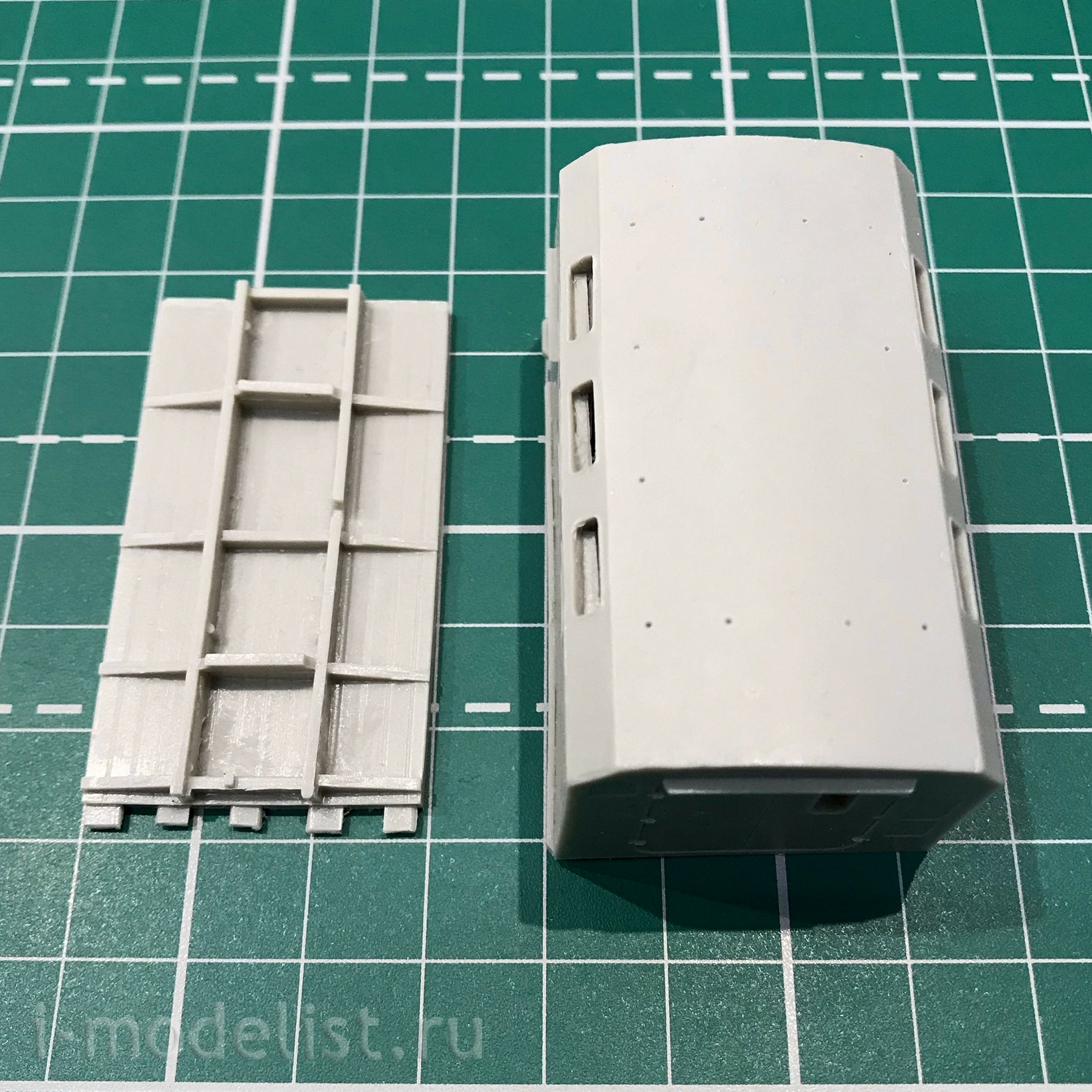 RL001 Red Mayak 1/72 Soviet army truck 131 with awning