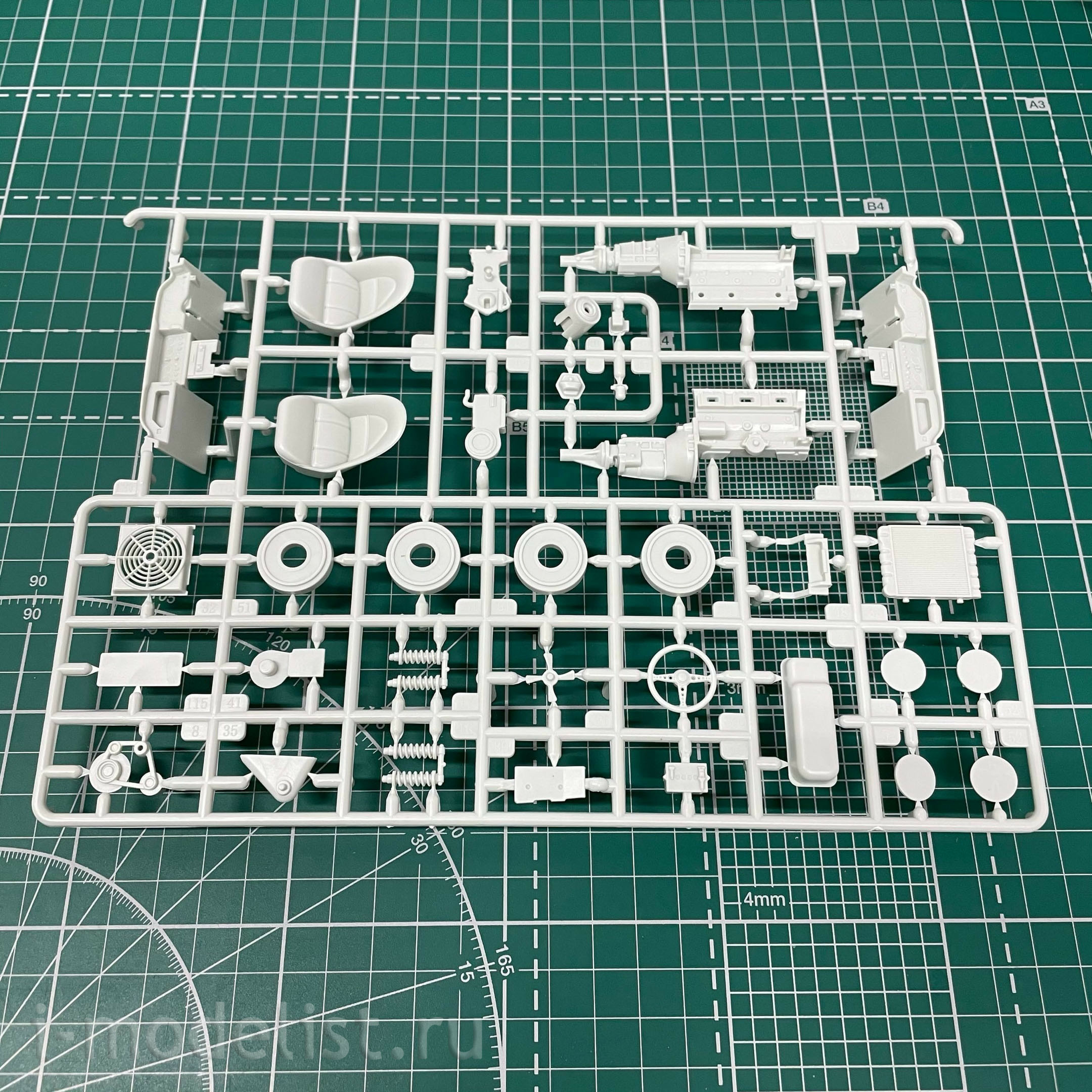 07668 Revell 1/24 Jaguar E-Type Sports car (Coupé)