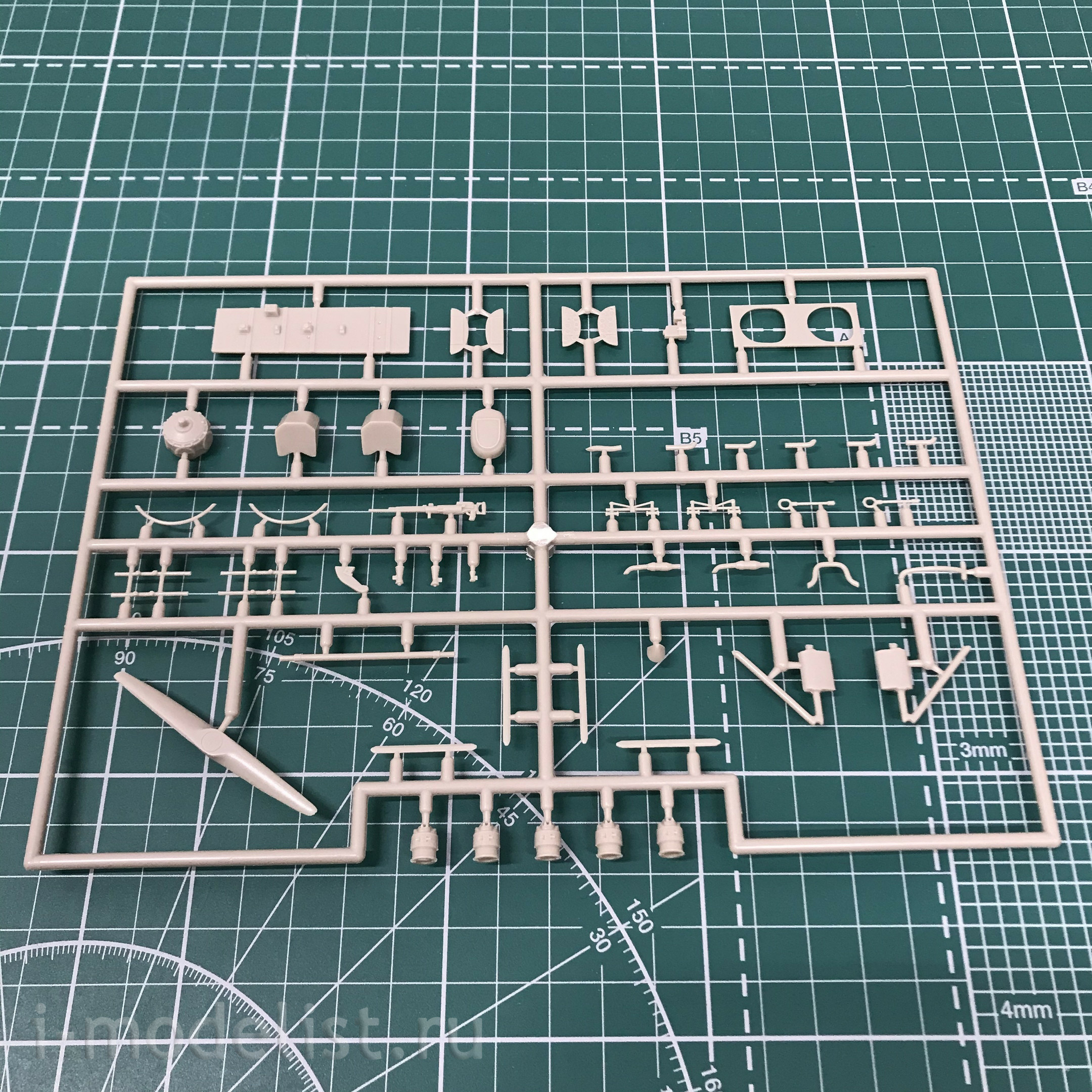 ADM4808 AZ Model 1/48 Biplane Polikarpov Po-2/CSS-13/K-62