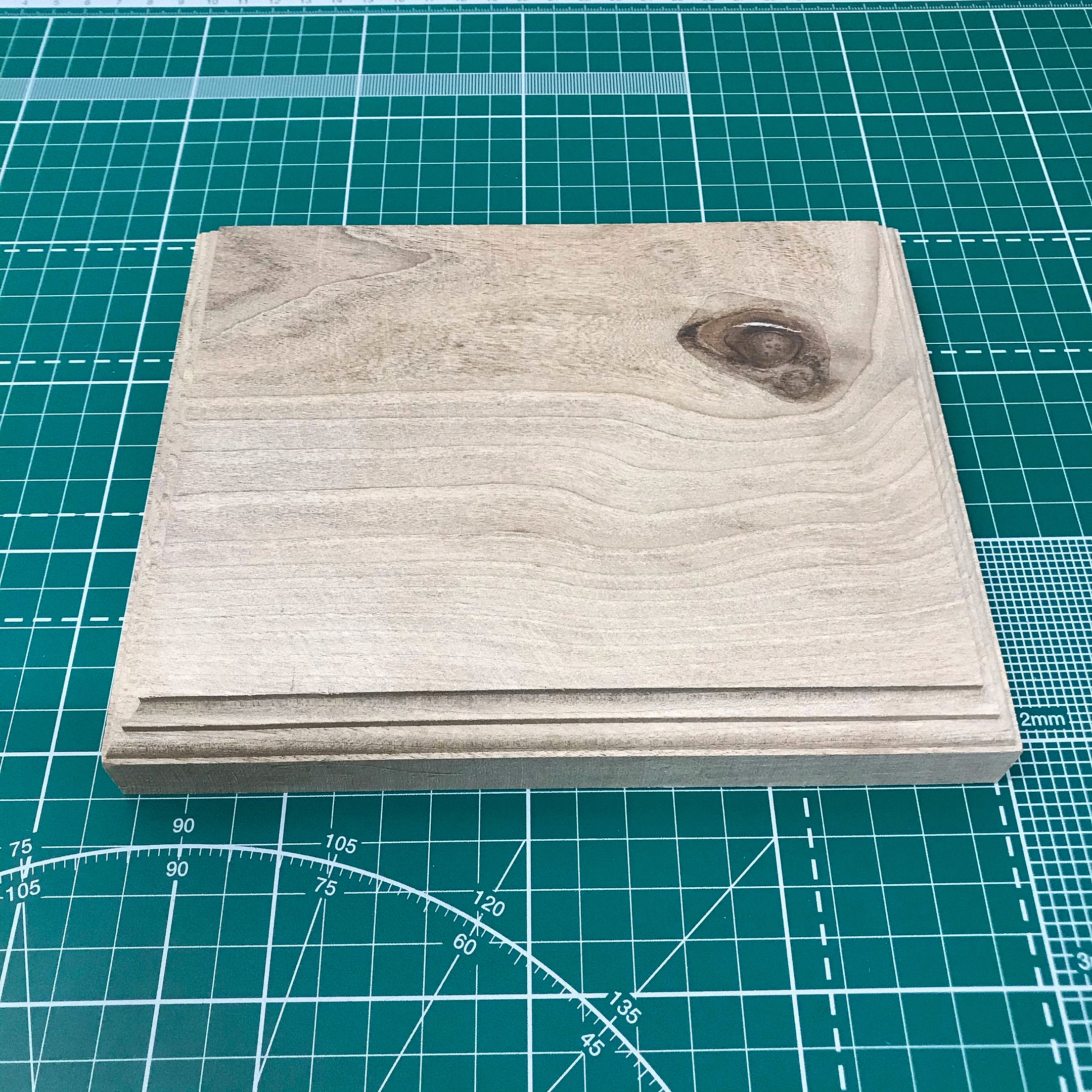 MM002 World of models Stand oak 16*12*3