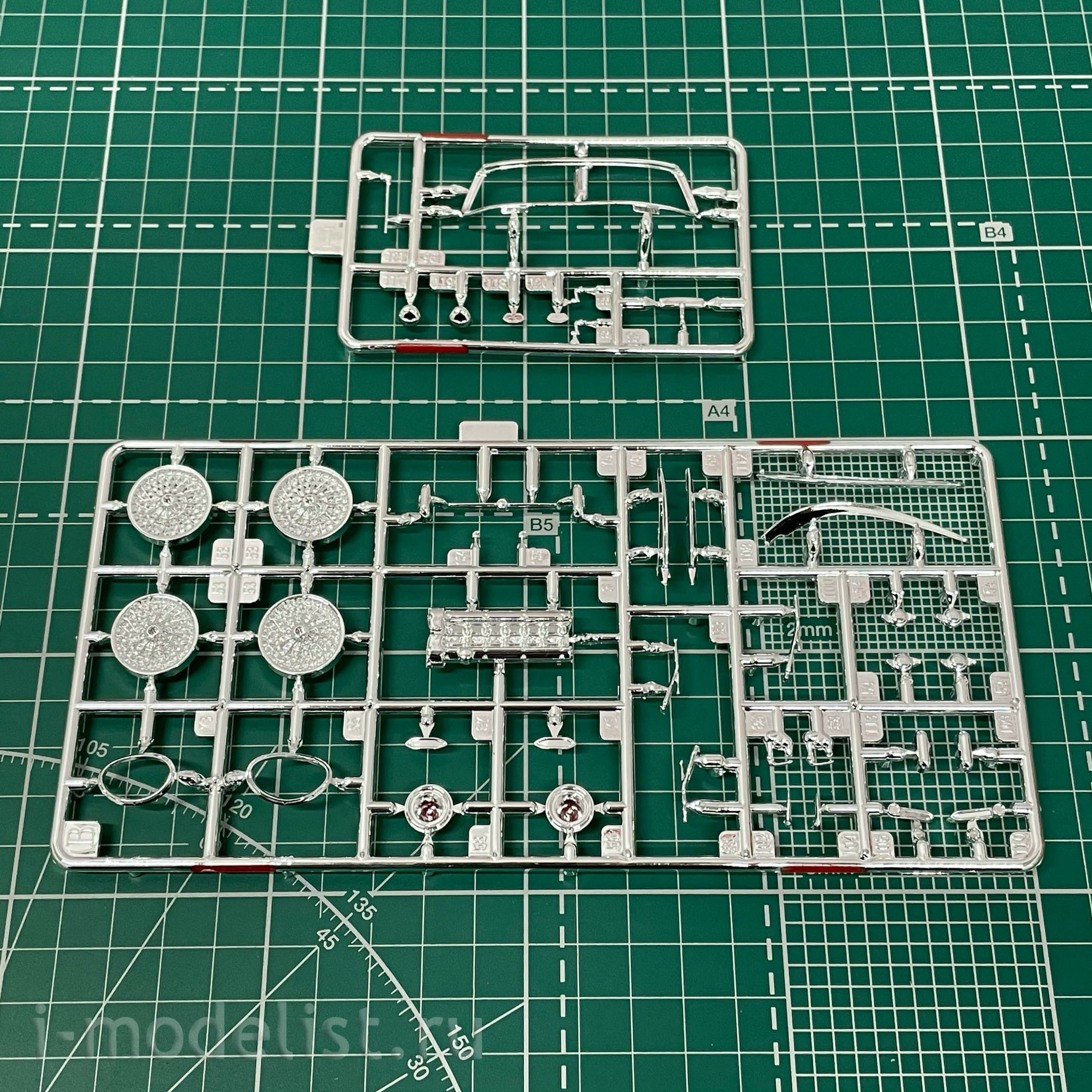 07668 Revell 1/24 Jaguar E-Type Sports car (Coupé)