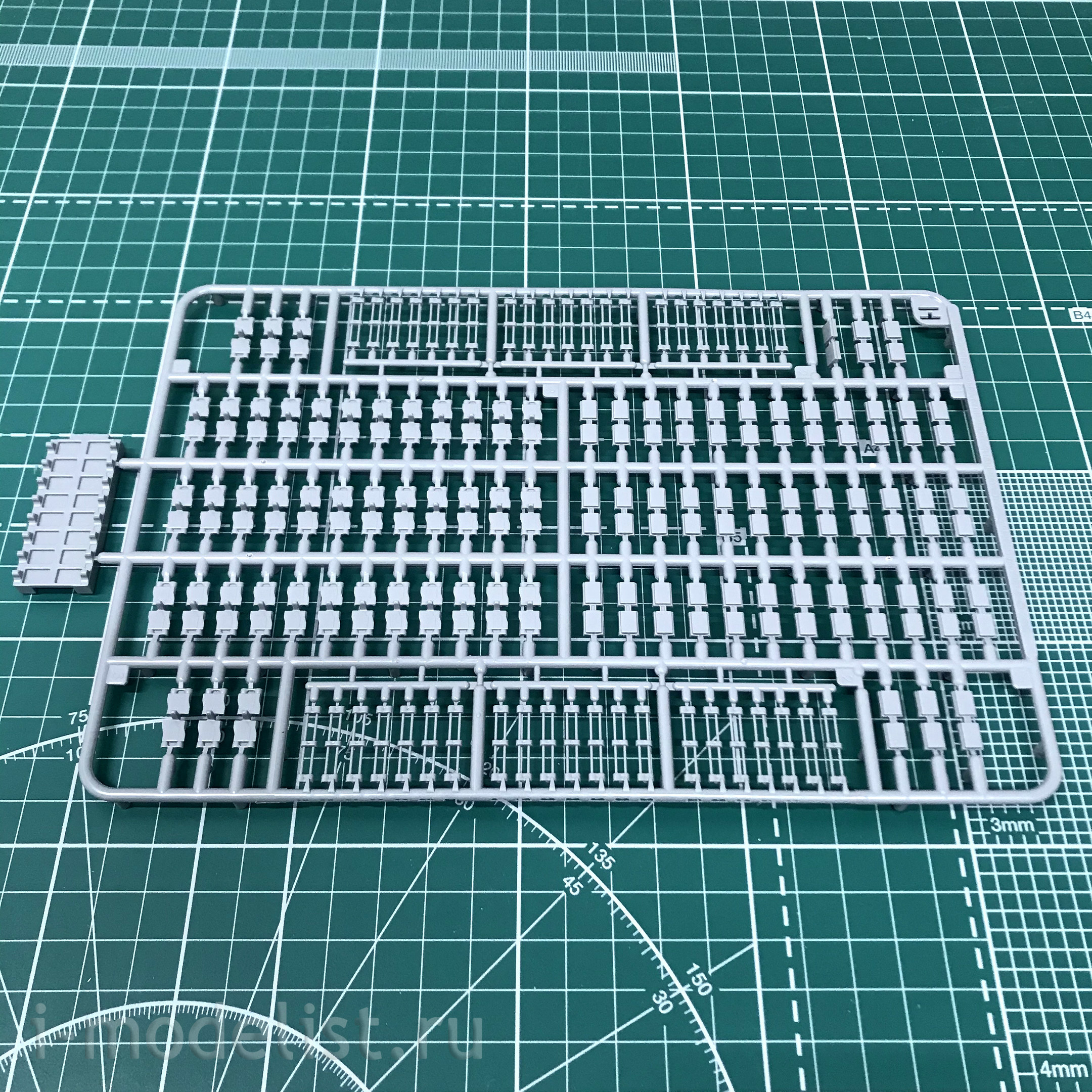 RM-5054 Rye Field Model 1/35 Typesetting Tracks working TR60 650 mm for British Challenger 2