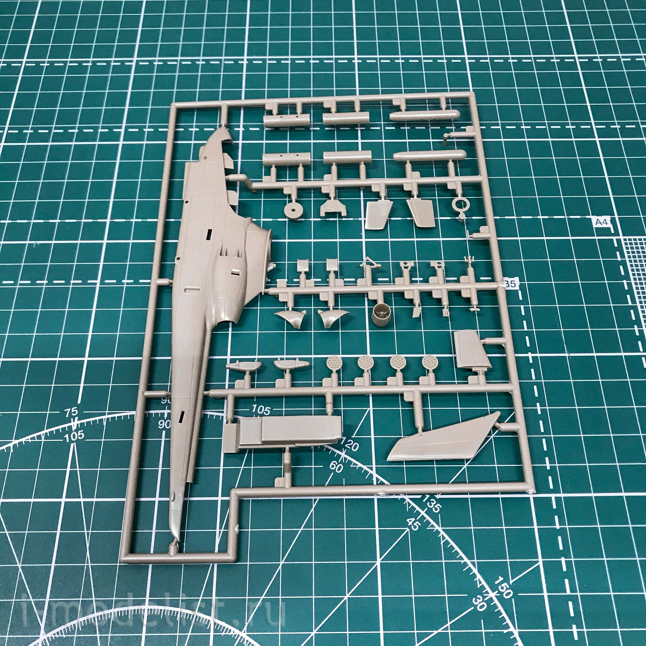 AZ7451 Azmodel 1/72 TH-1 Training Cobra
