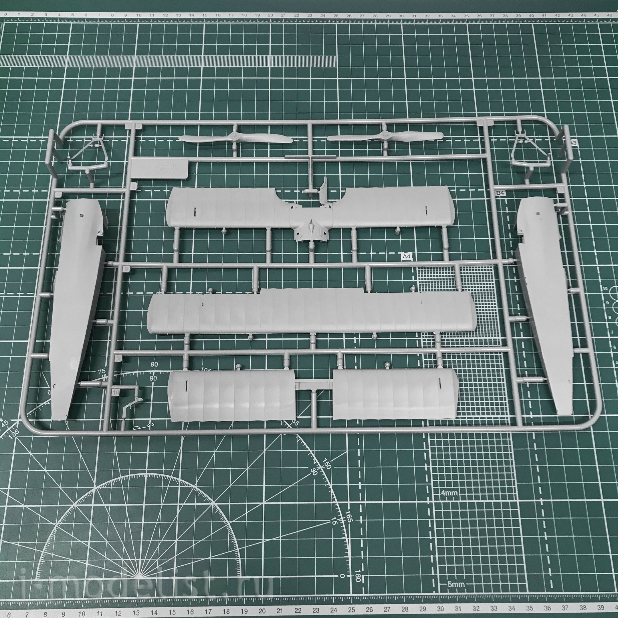 QS-002 Meng 1/32 Fokker Dr. I Triplane Aircraft