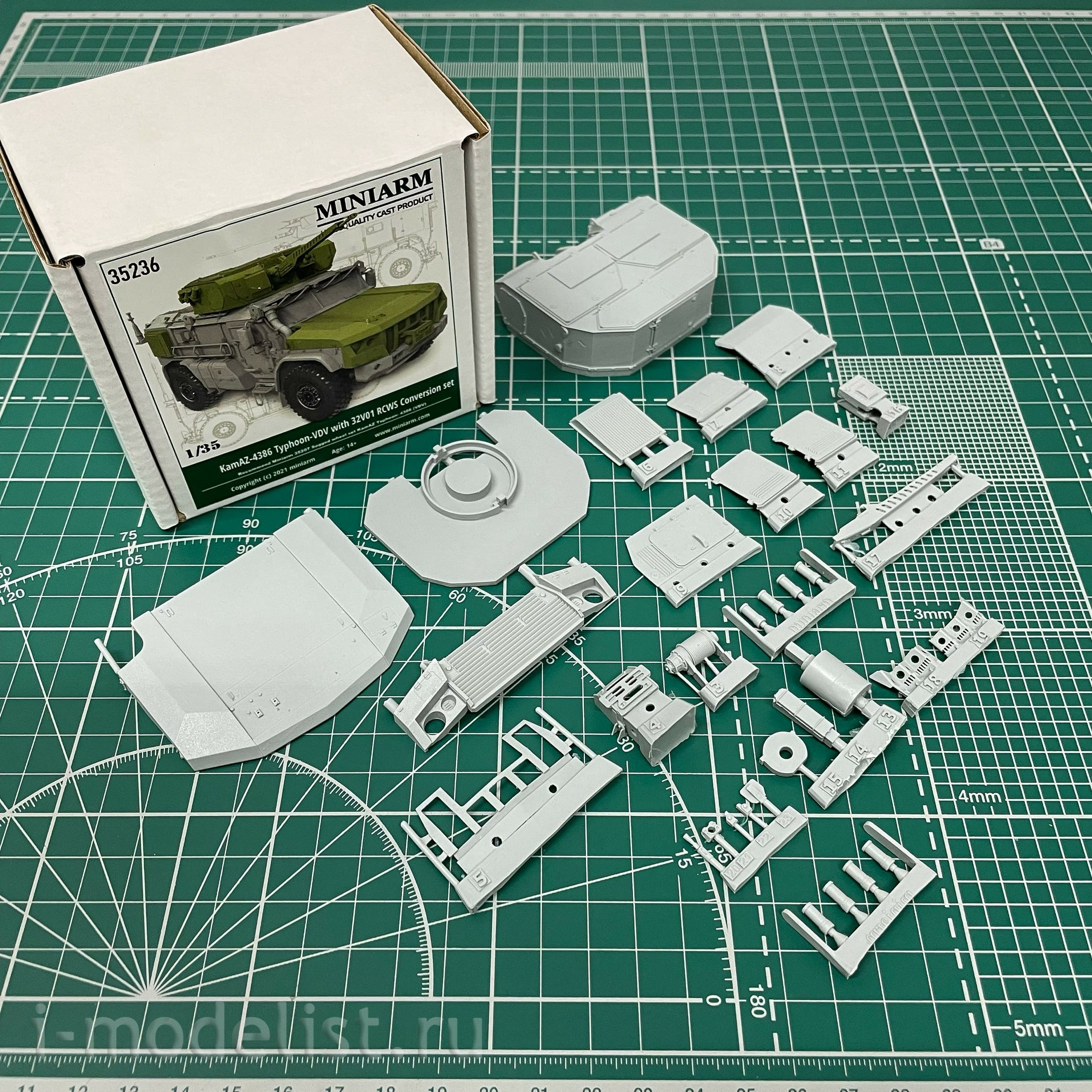 35236 Miniarm 1/35 Set of Wheels for Truck G7107