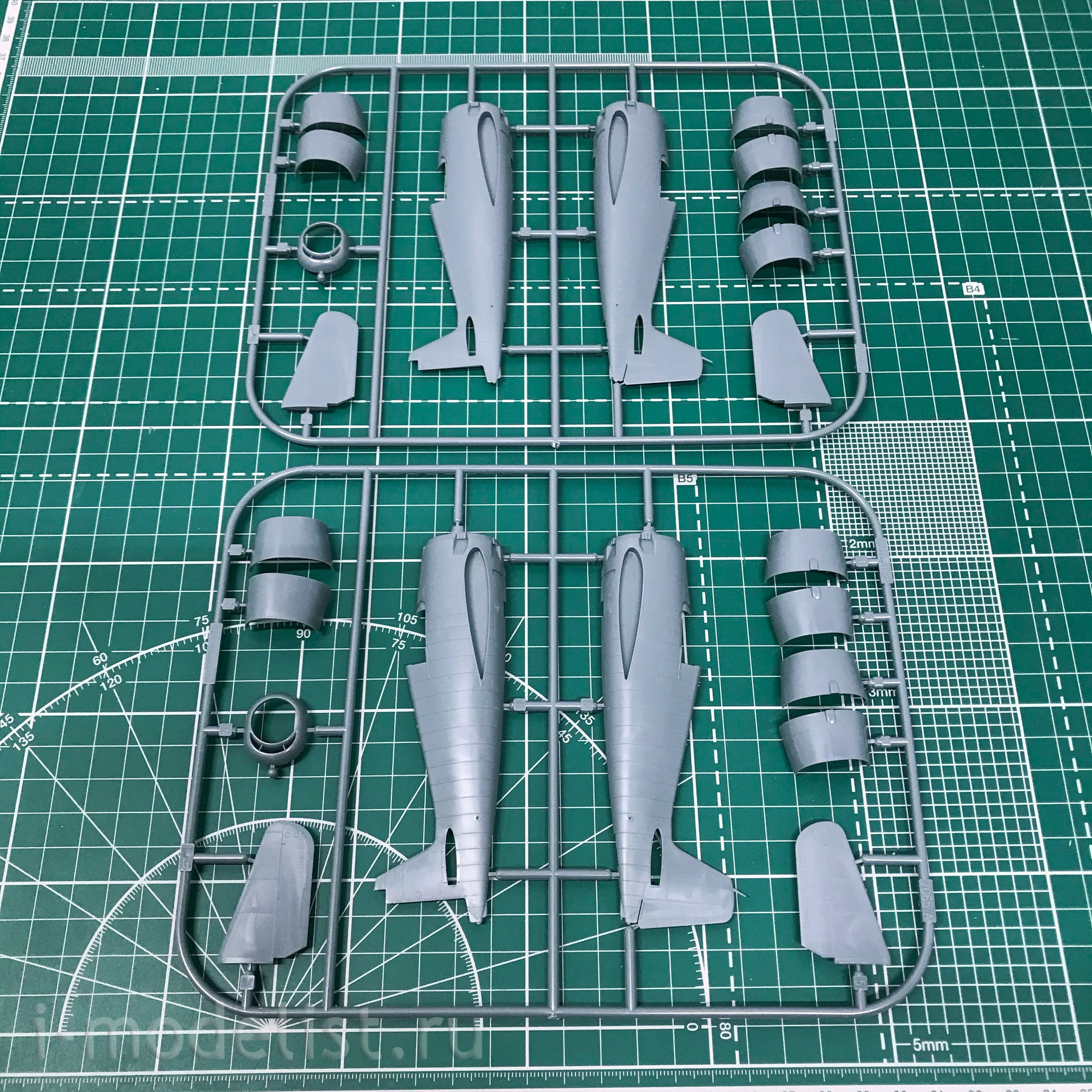 7078 Edward 1/72 Hellcat Mk. I / Mk. II (two models in a box)