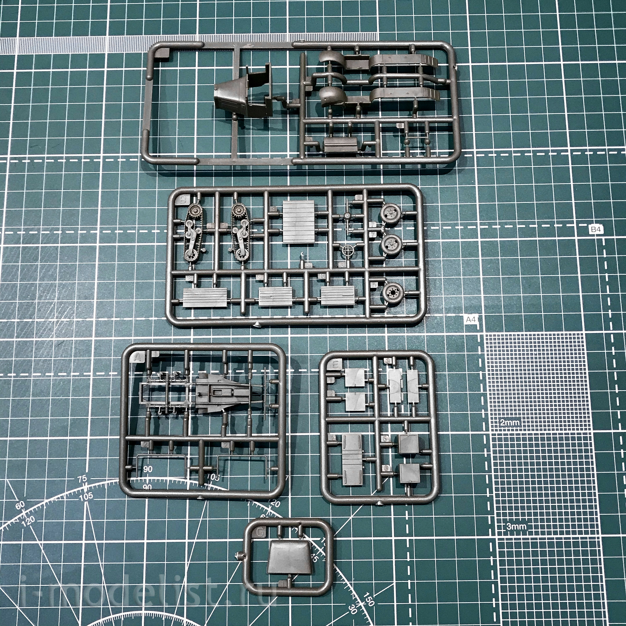 FTF042 First to Fight 1/72 Polish semi-track tractor C4P