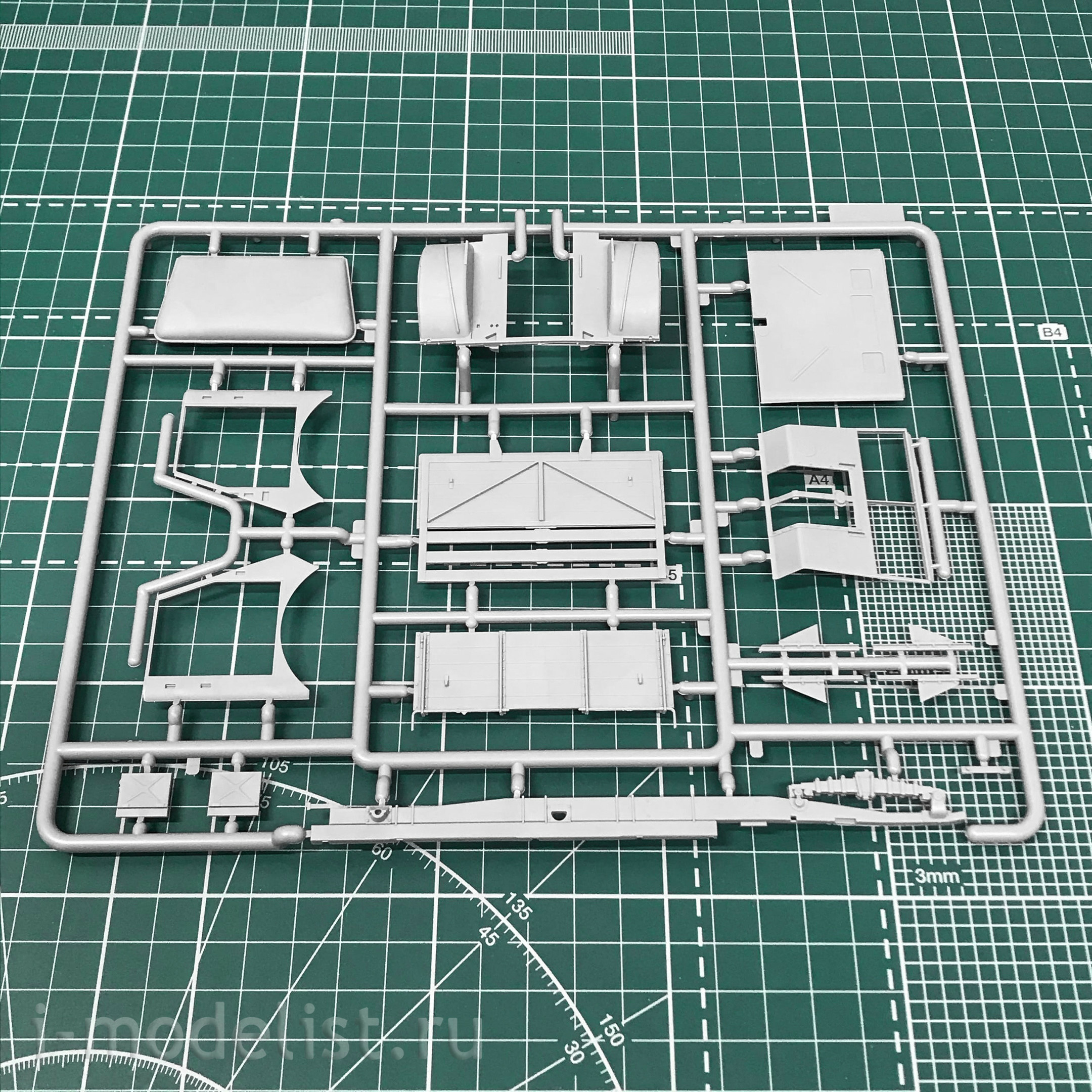 35592 ICM 1/35 BM-13-16 on the chassis of the W. O. T. 8 c Soviet calculation 
