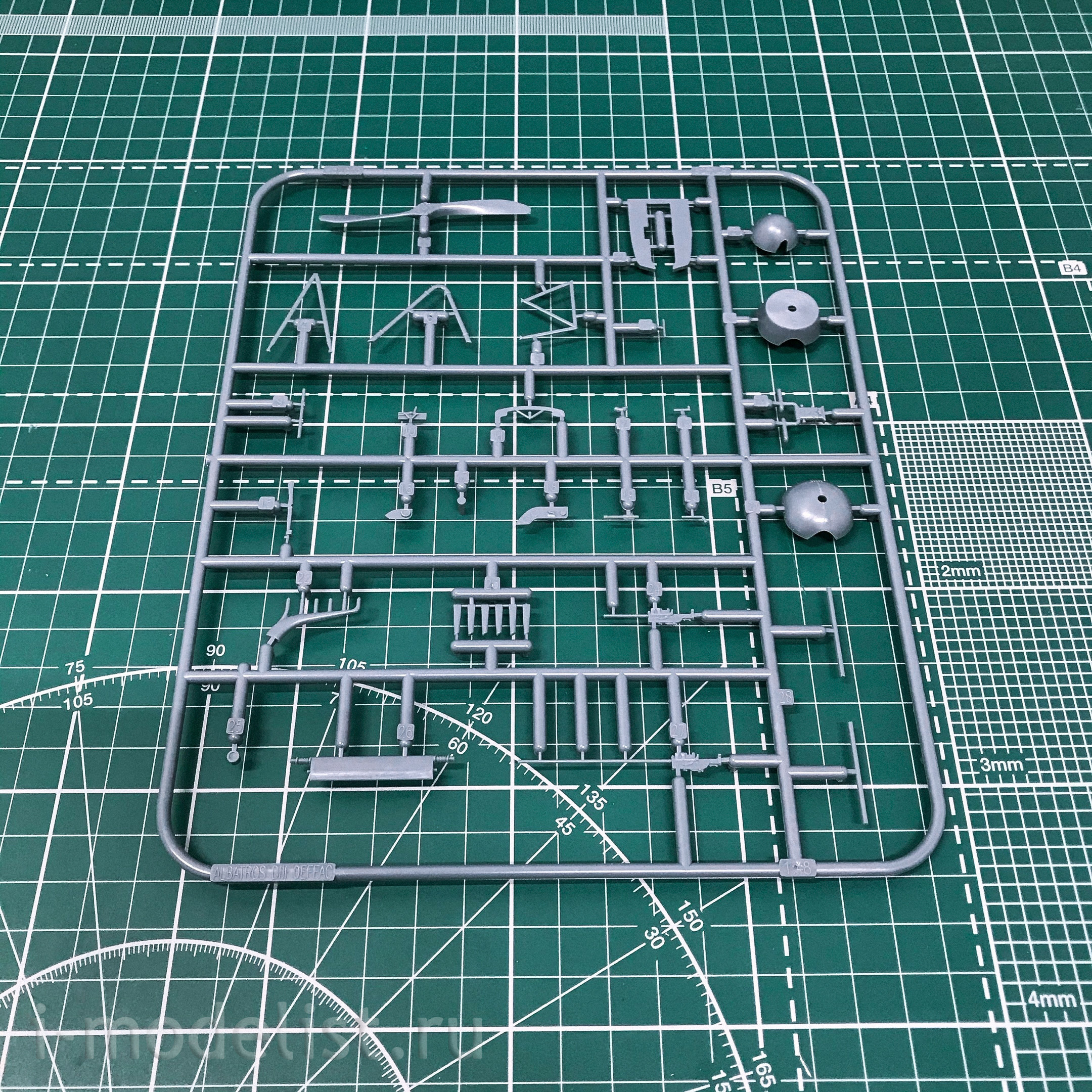 84152 Edward 1/48 Biplane Albatros D. III Oeffag 253