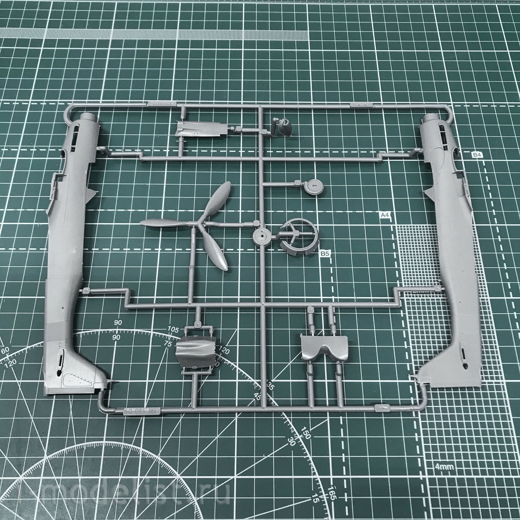 8189 Edward 1/48 FW 190D-9 LATE ProfiPACK