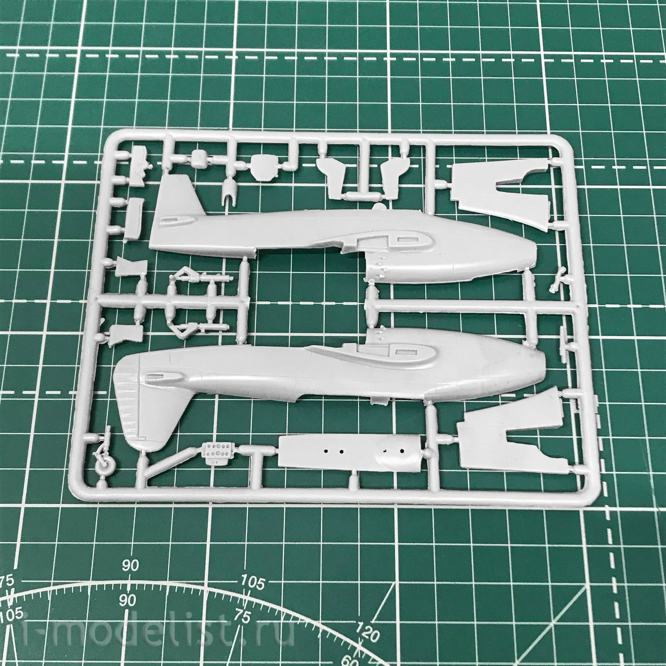 7282 Amodel 1/72 Yak-17UTI