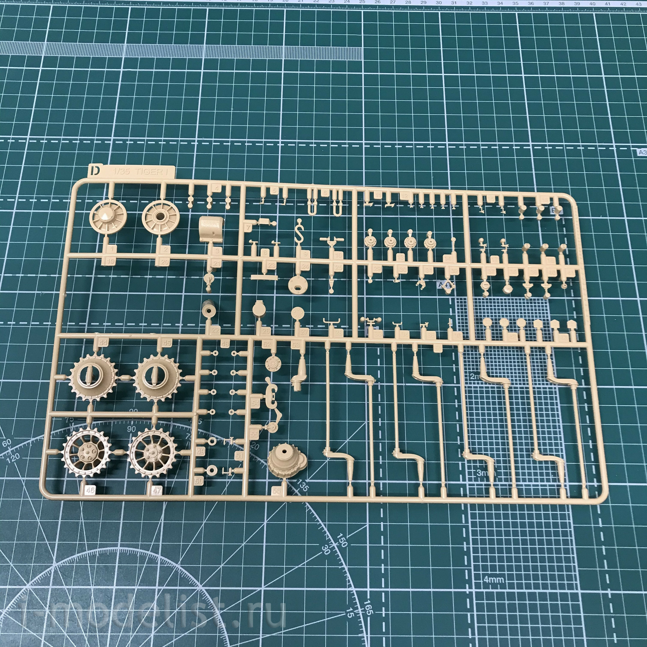RM-5001U Rye Field Model 1/35 Tiger I in Tunisia, early, pre-production