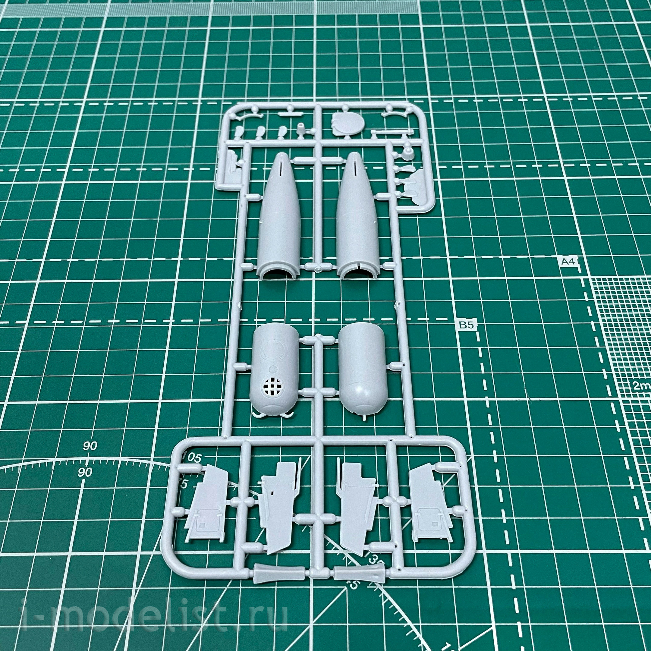 035-025 Microcosm 1/35 Japanese torpedo Kaiten-10