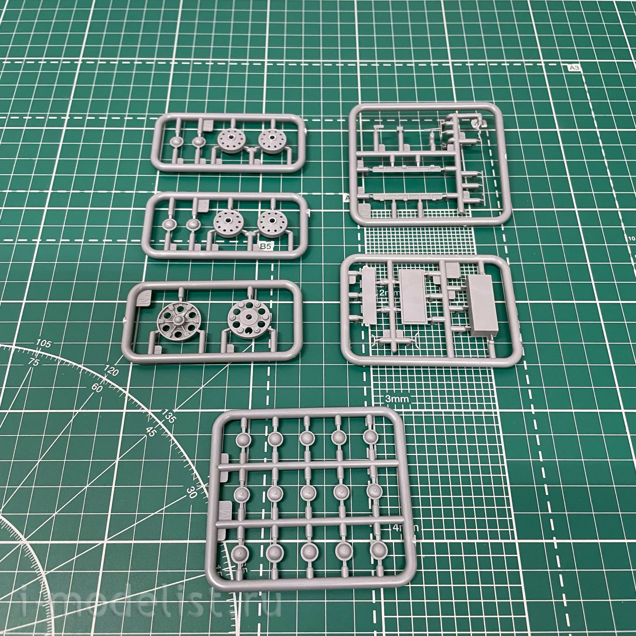 37075 MiniArt 1/35 Syrian 34/85 Tank