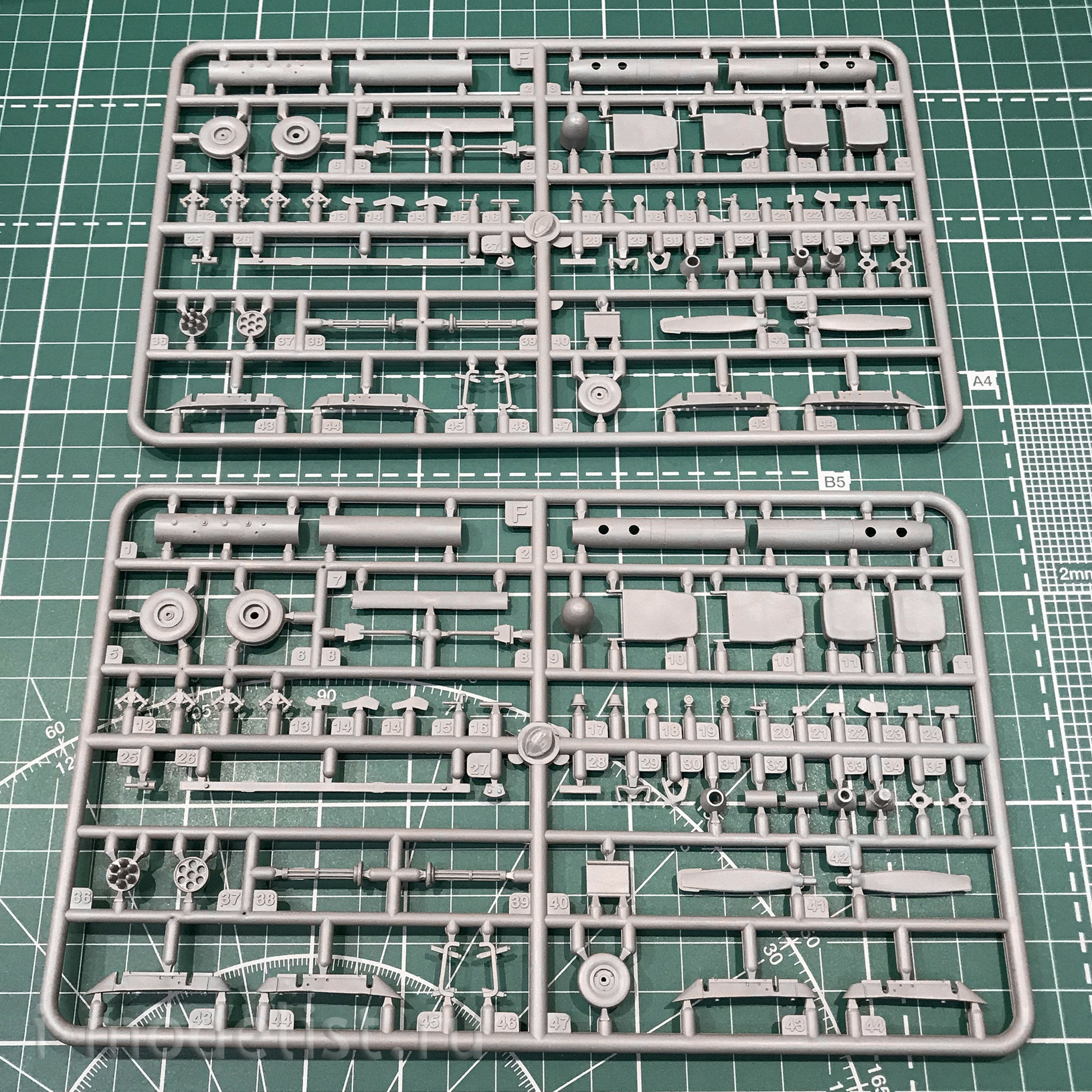 620 Roden 1/32 O-A2 Skymaster Aircraft