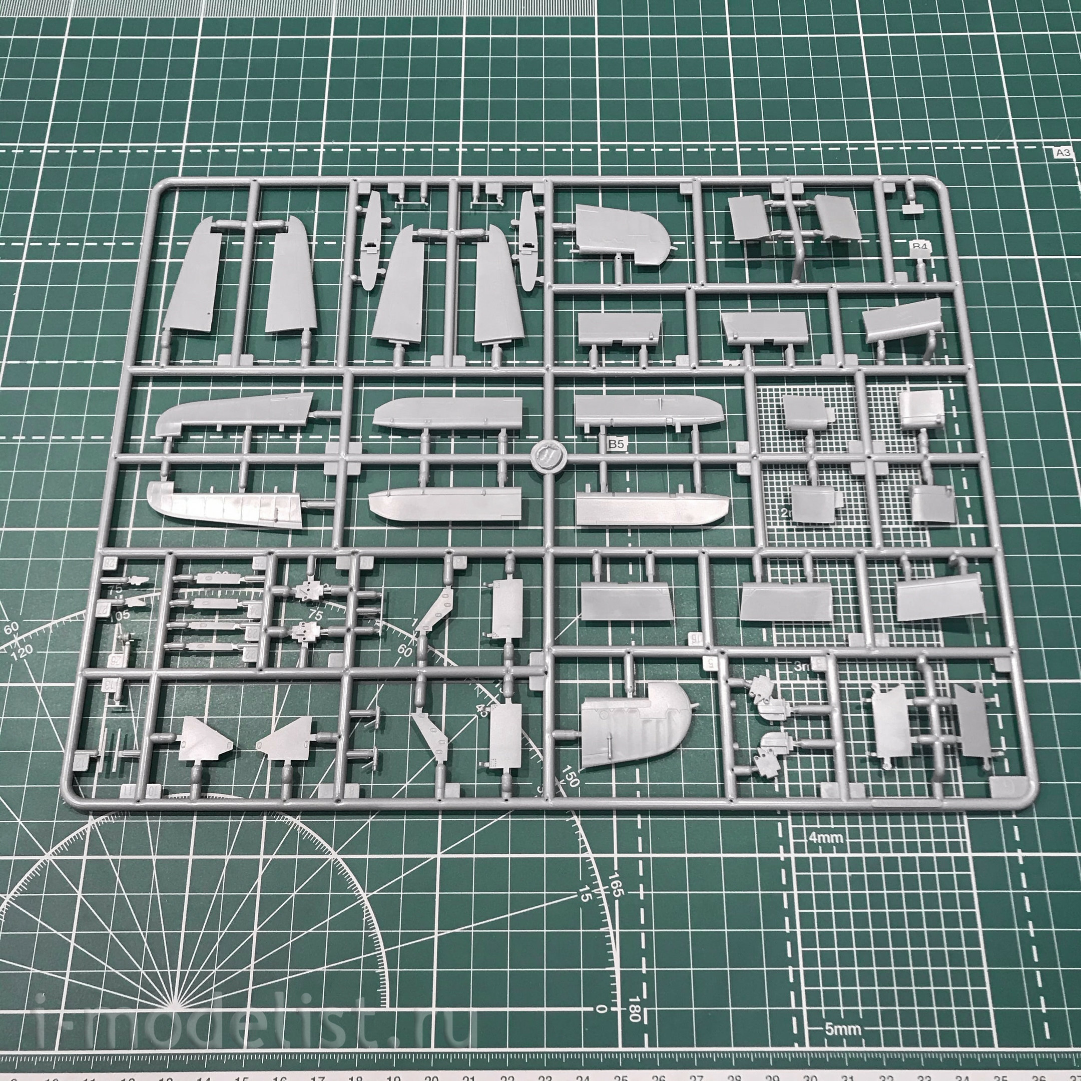 80396 HobbyBoss 1/48 Corsair MK.Ⅲ