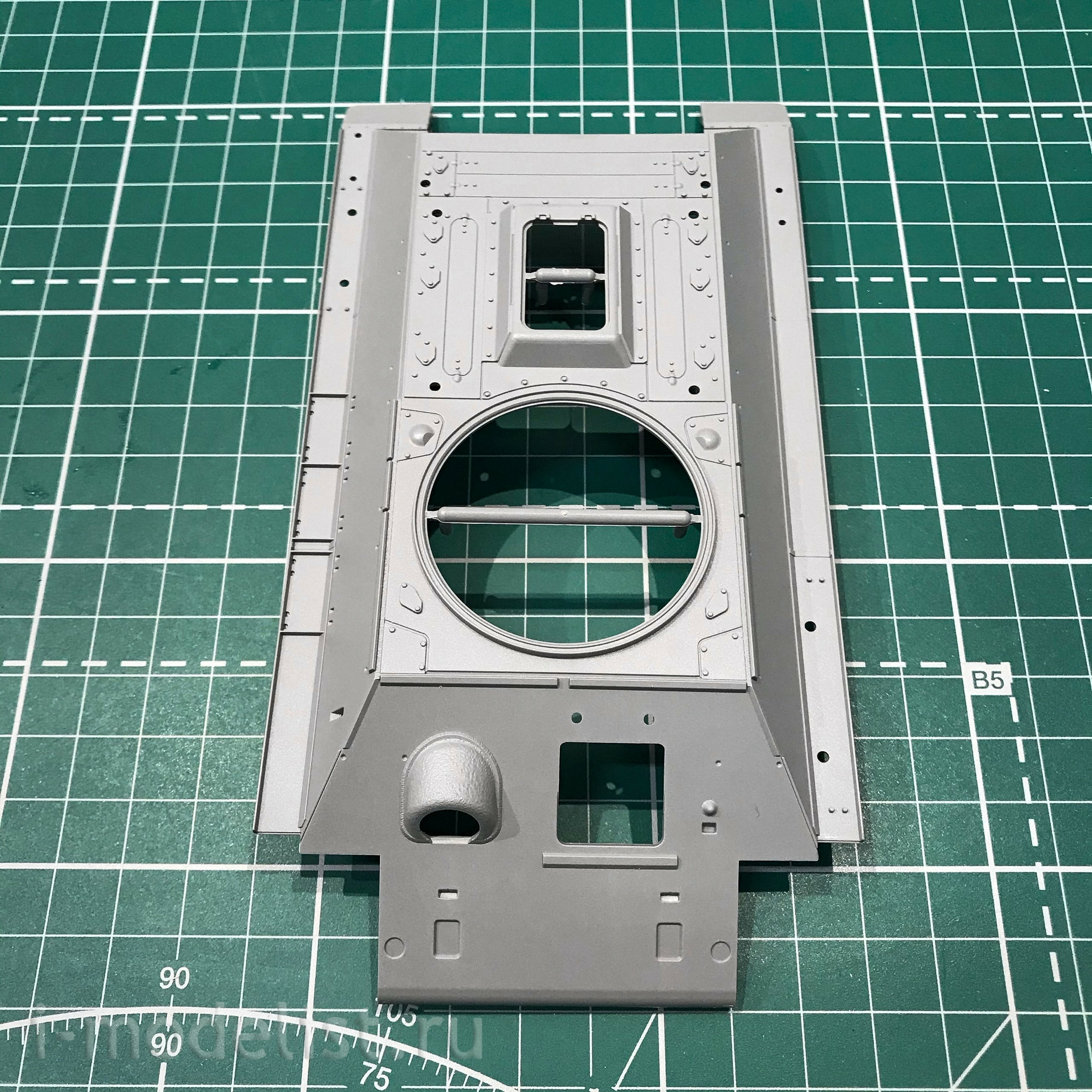 BT-009 Border Model 1/35 34/76 tank with screens