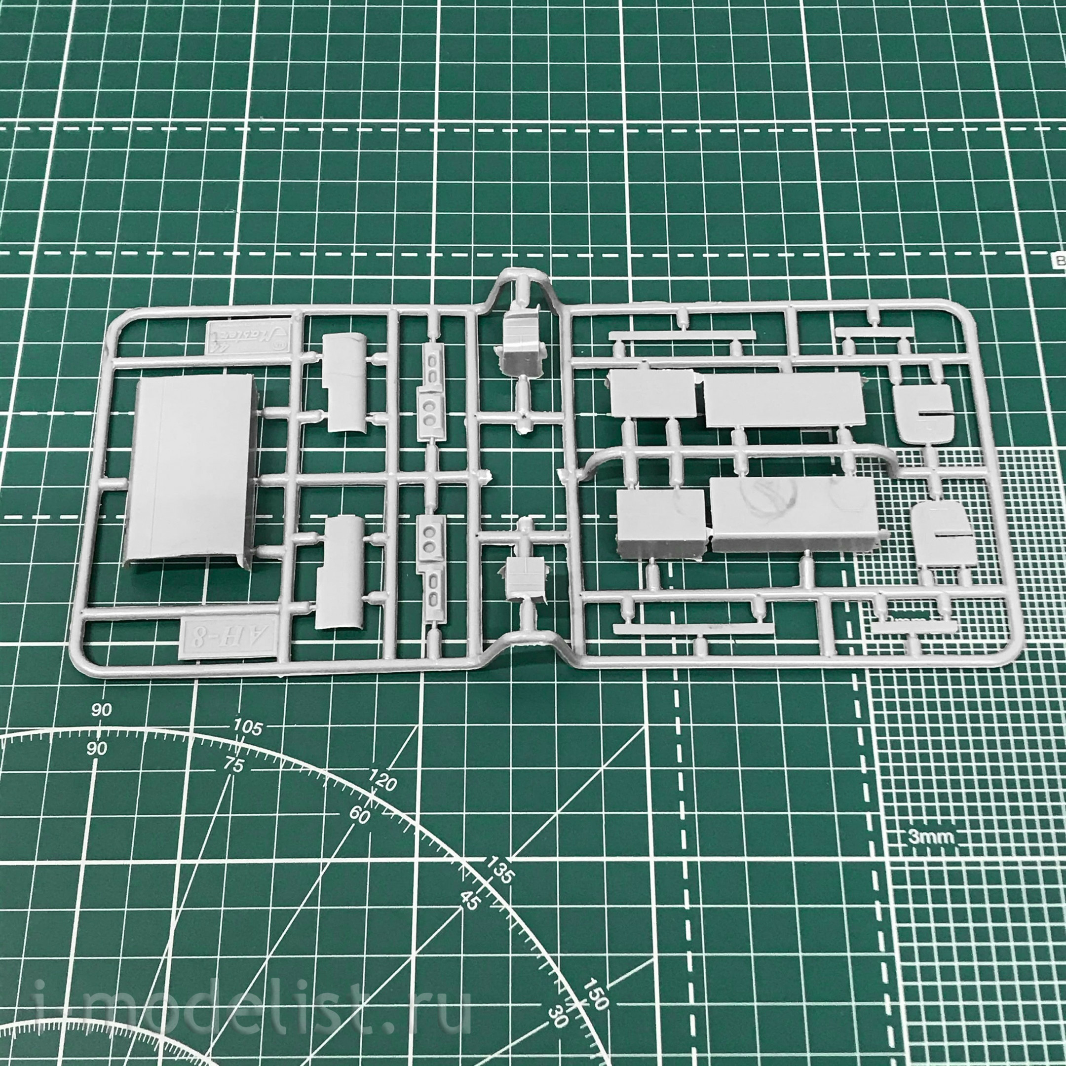 72141-01S Amodel 1/72 Antonov An-8 Vsu Tg-16 Nato code 