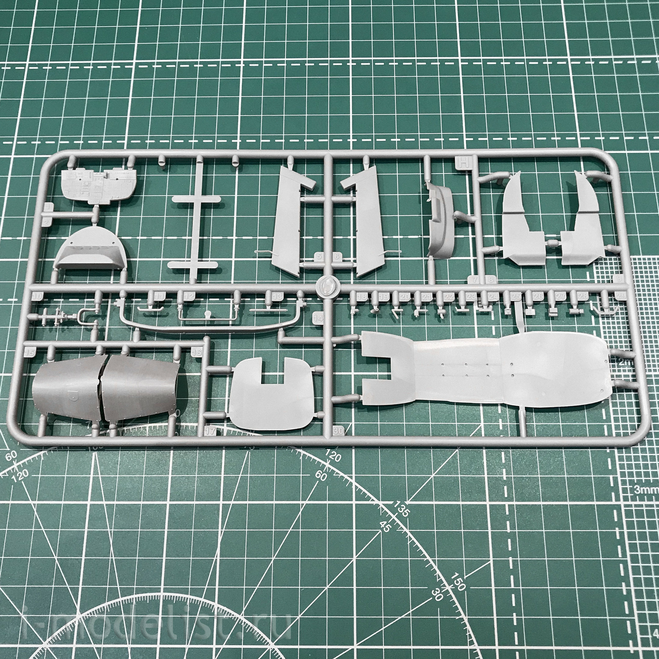 620 Roden 1/32 O-A2 Skymaster Aircraft