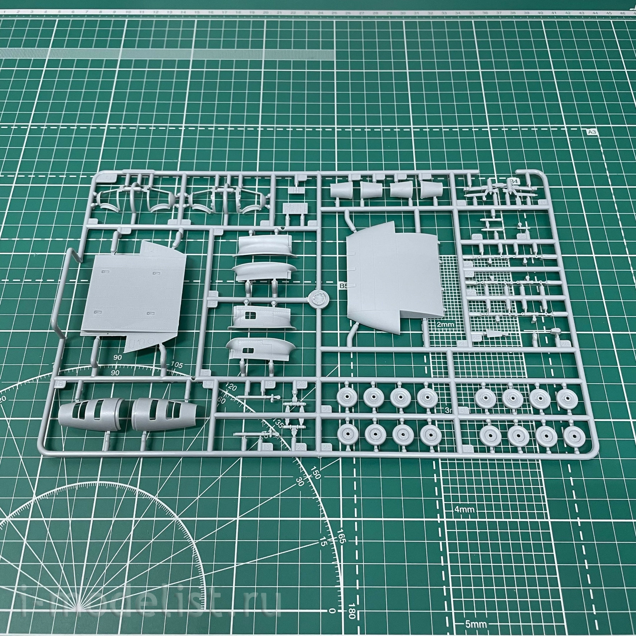 81772 HobbyBoss 1/48 Helicopter CH-47A Chinook