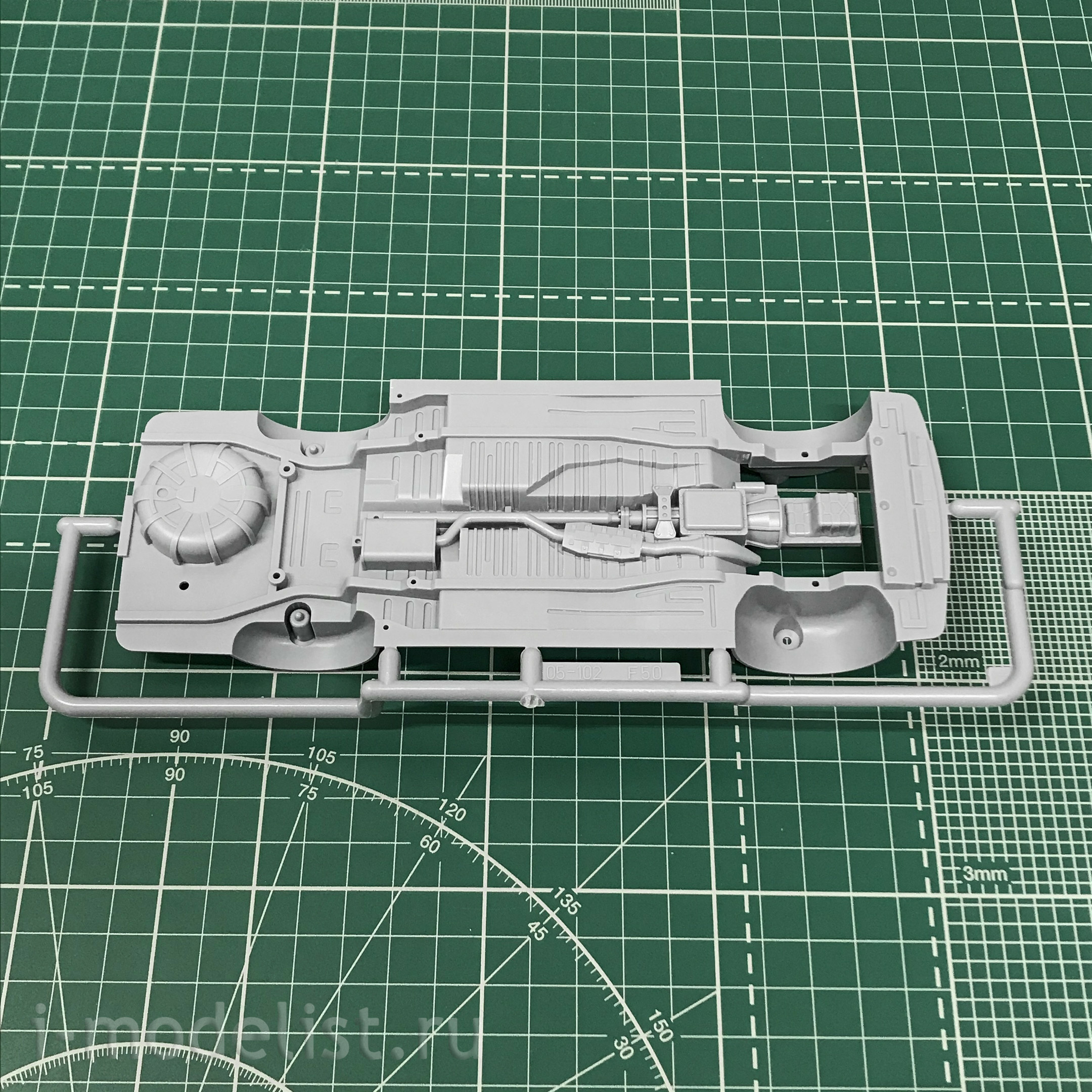 06142 Aoshima 1/24 Nissan F50 Cima/President '03