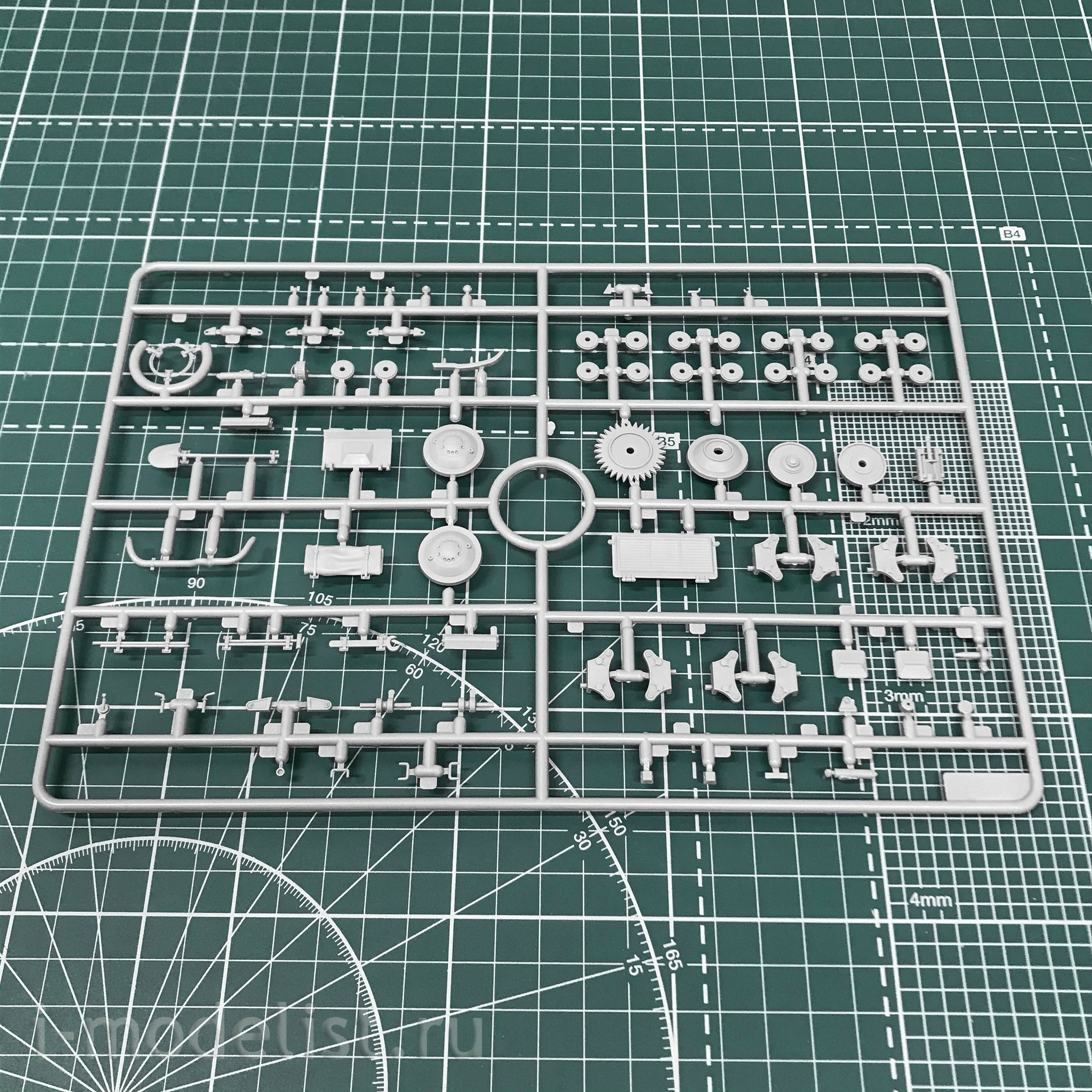 35336 ICM 1/35 FCM 36, French light tank II MV