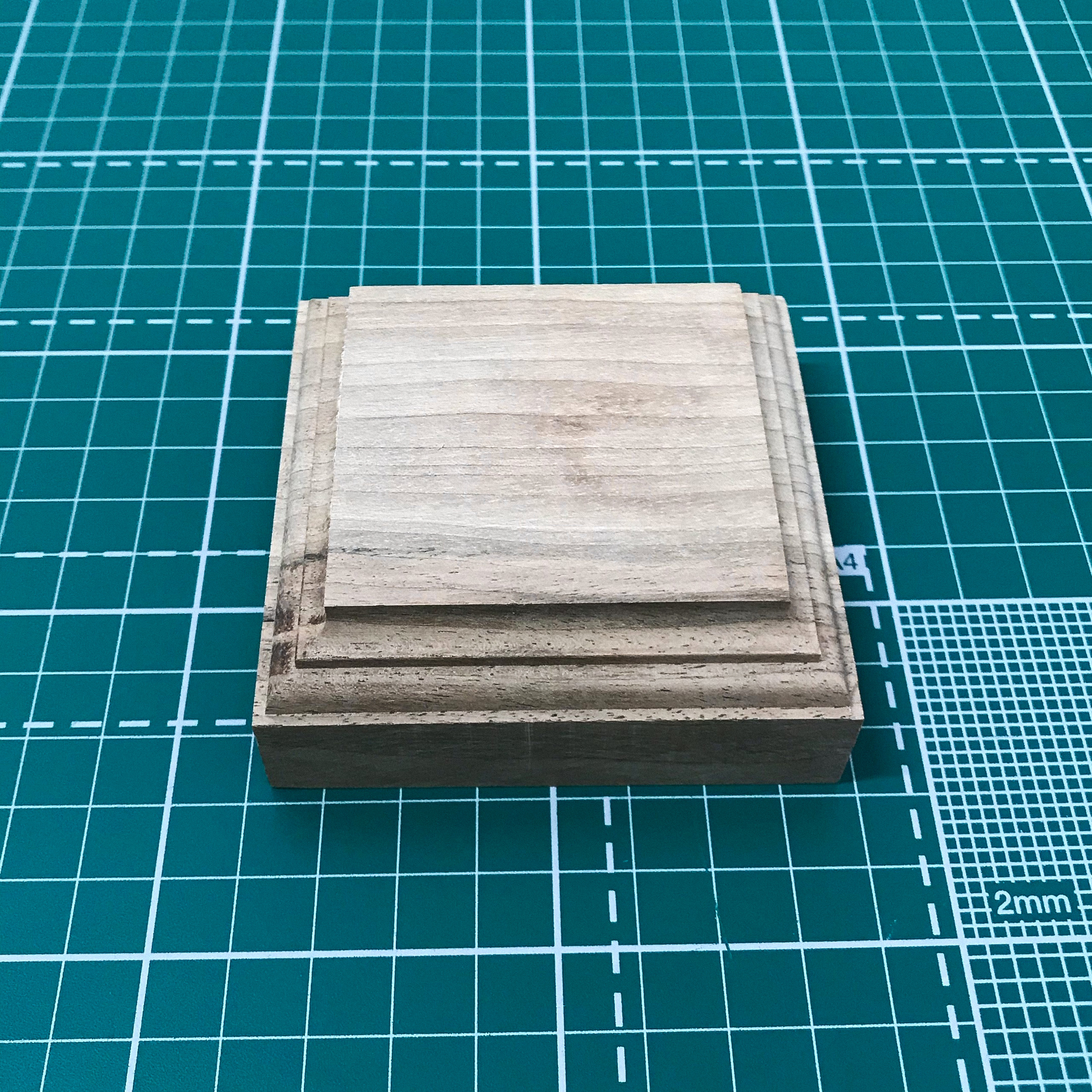 MM012 World of models Stand birch 5x5x3 cm