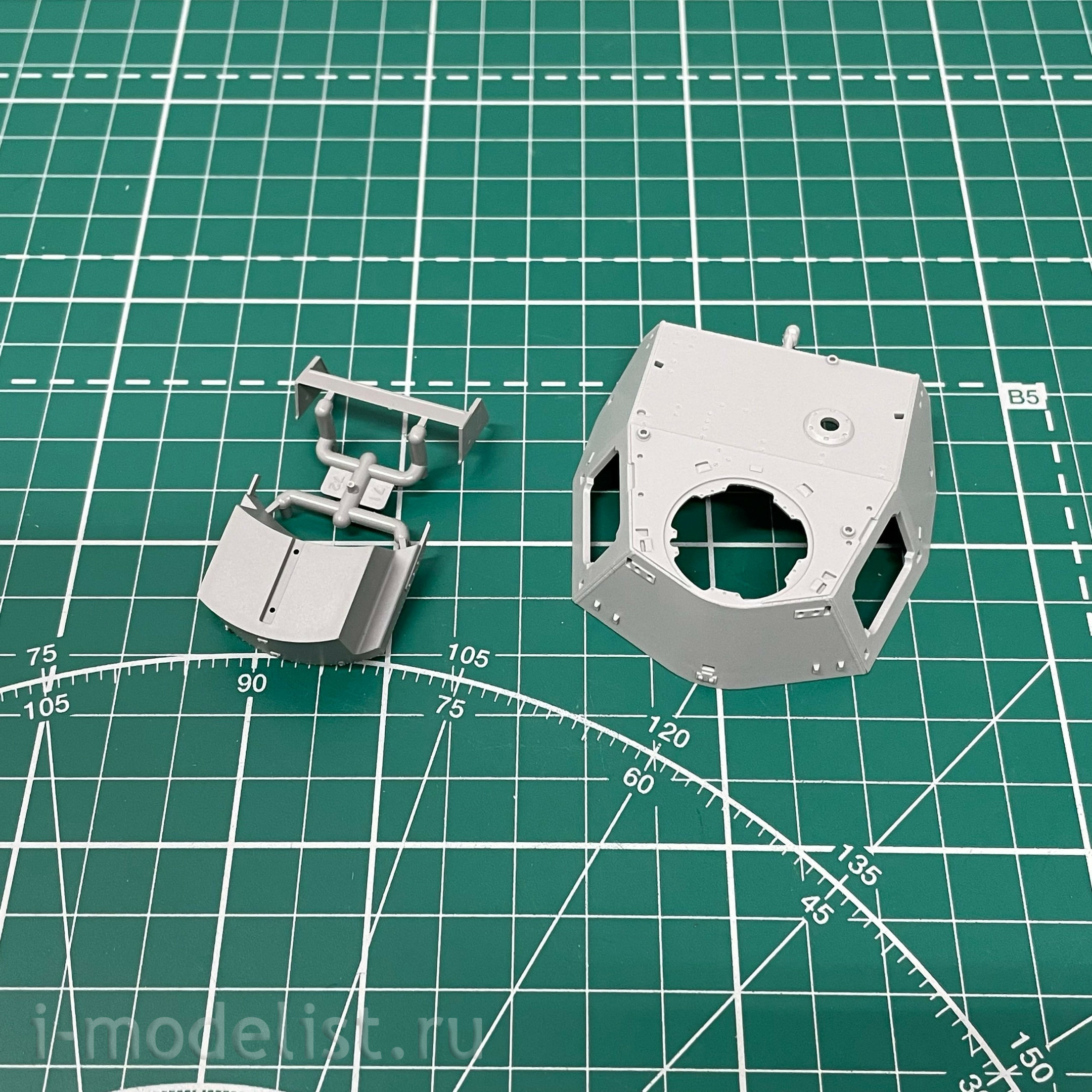 BT-006 Border Model 1/35 German Tank Pz.Beob.Wg. IV Ausf. J with commander and infantry