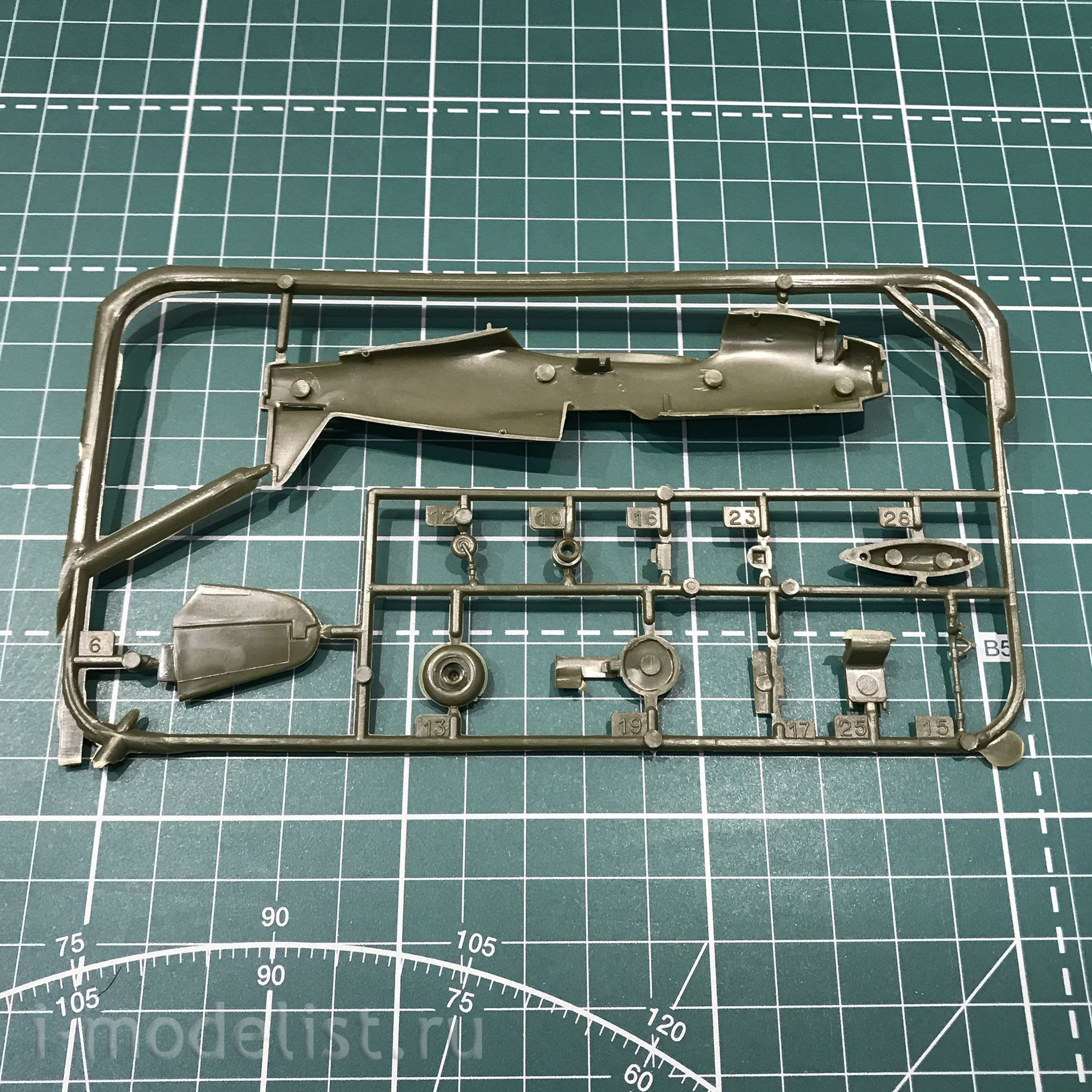 7201 Zvezda 1/72 Aircraft P-40B 