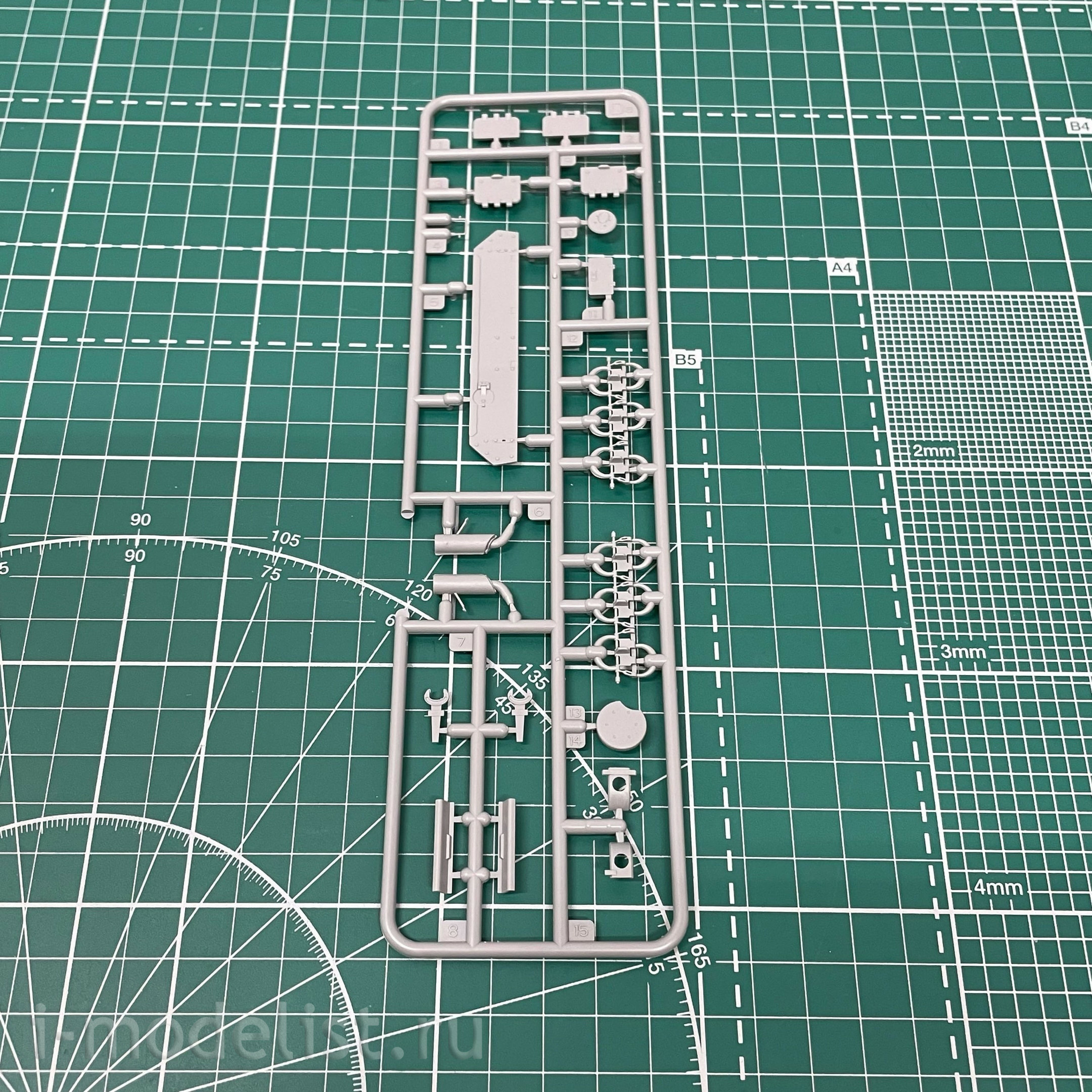 BT-006 Border Model 1/35 German Tank Pz.Beob.Wg. IV Ausf. J with commander and infantry