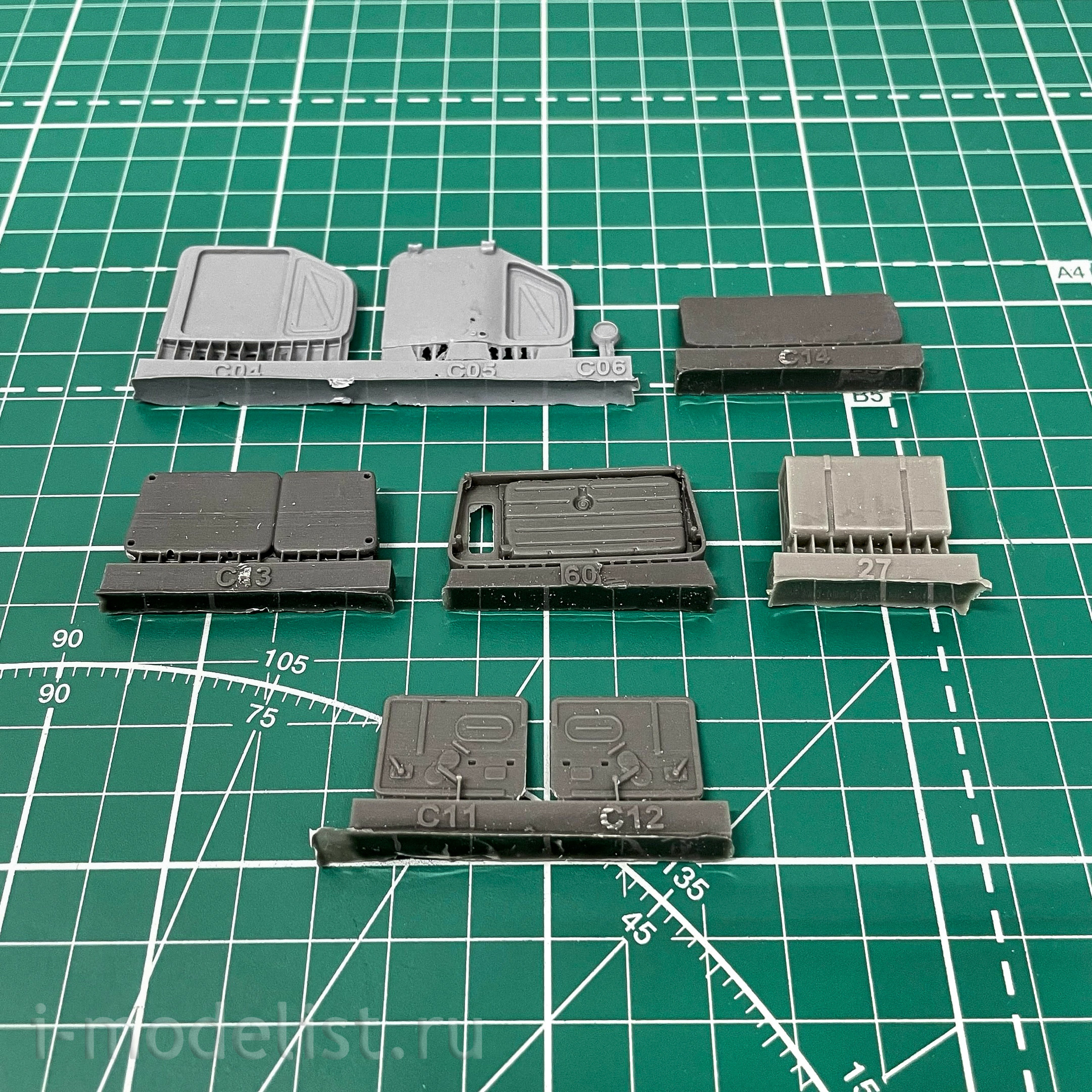 35031 GunTower Models 1/35 is a Soviet tractor with a semi-trailer. Kit 1 (51A)