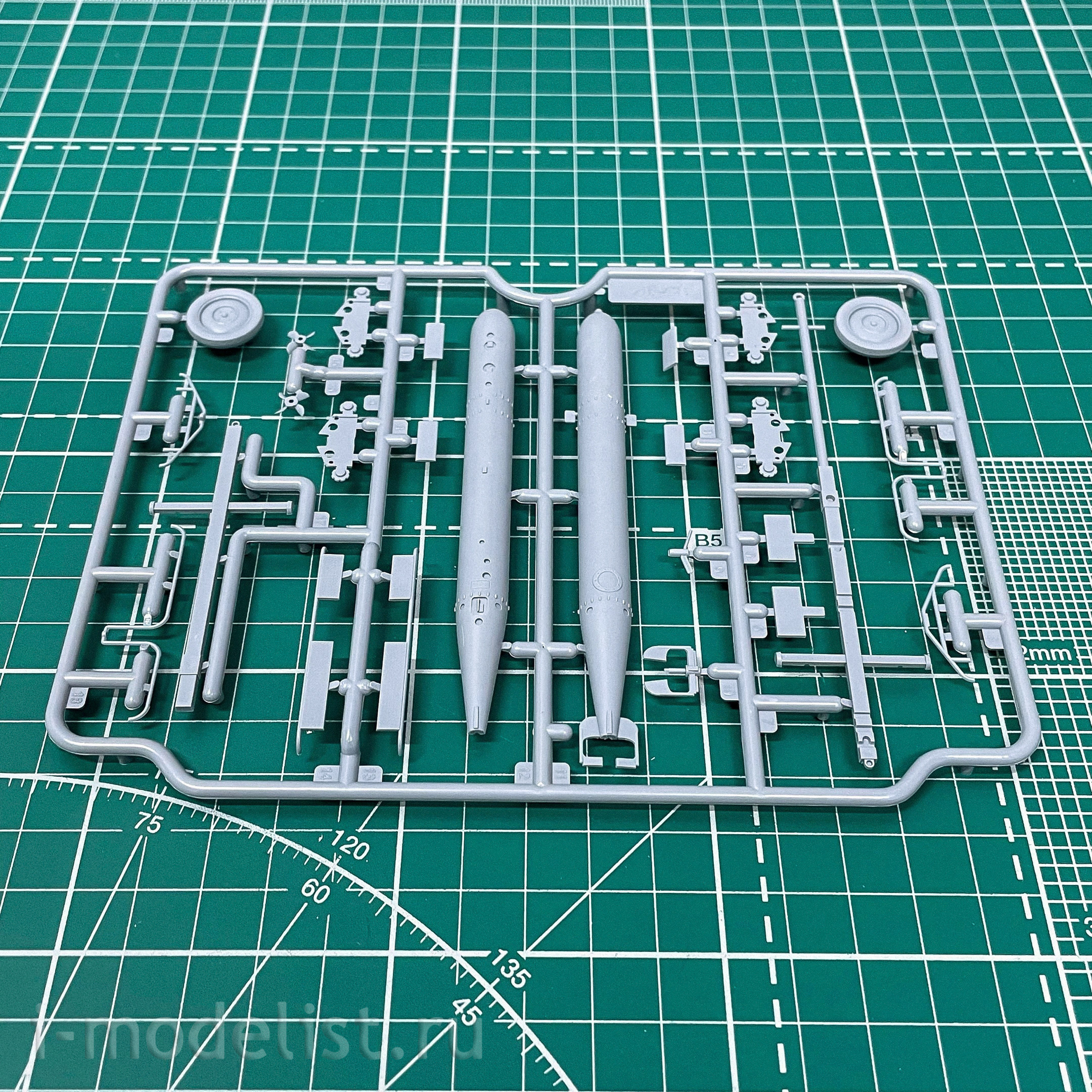 48404 ICM 1/48 German torpedo Cart IIMB