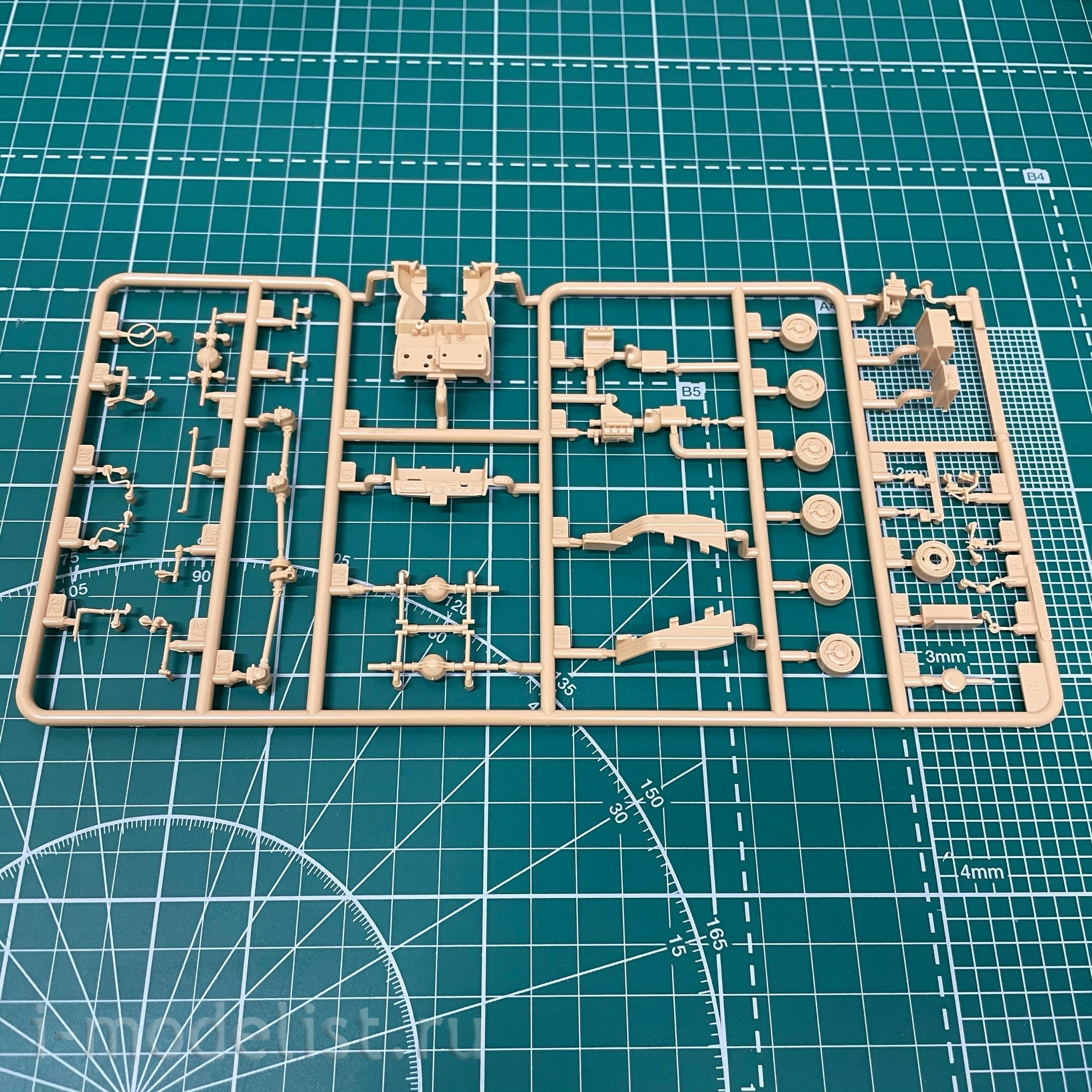 35A044 Amusing Hobby 1/35 Self-propelled gun Ferdinand Jagdpanzer Sd. kfz. 184 No 15100
