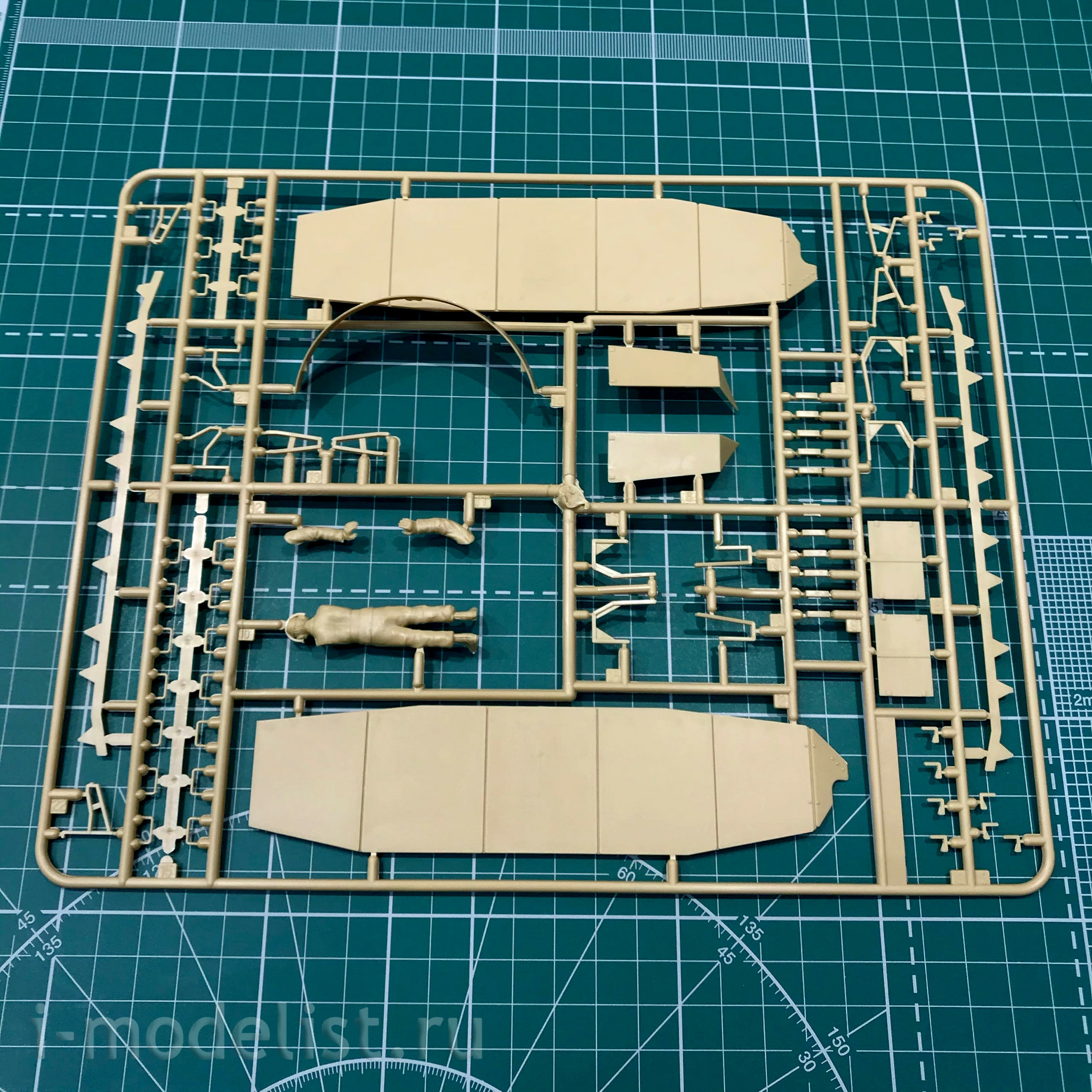 03333 Revell 1/35 Medium tank of the armored forces of the Wehrmacht Panzer IV Ausf. H