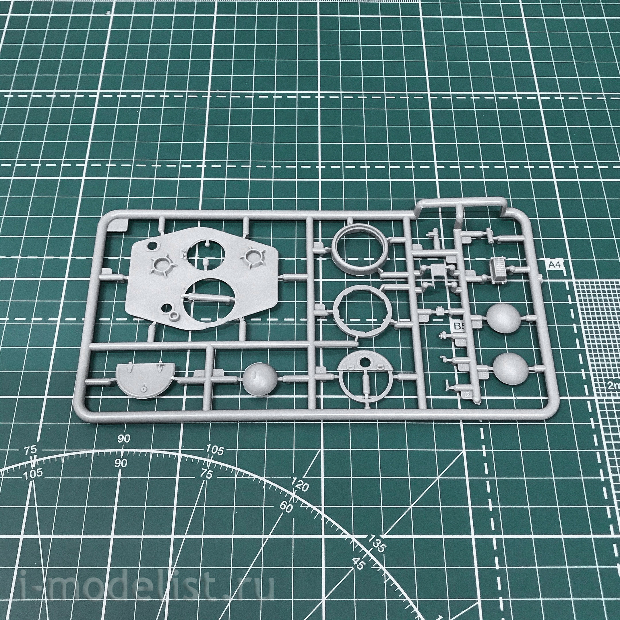 37091 MiniArt 1/35 Tank T-34/85 factory 112 (1945)