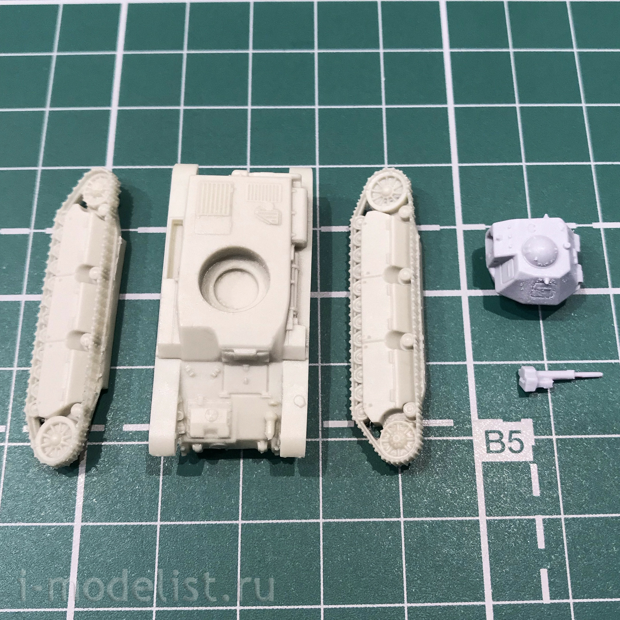 100044 Zebrano 1/100 French light tank Renault R40