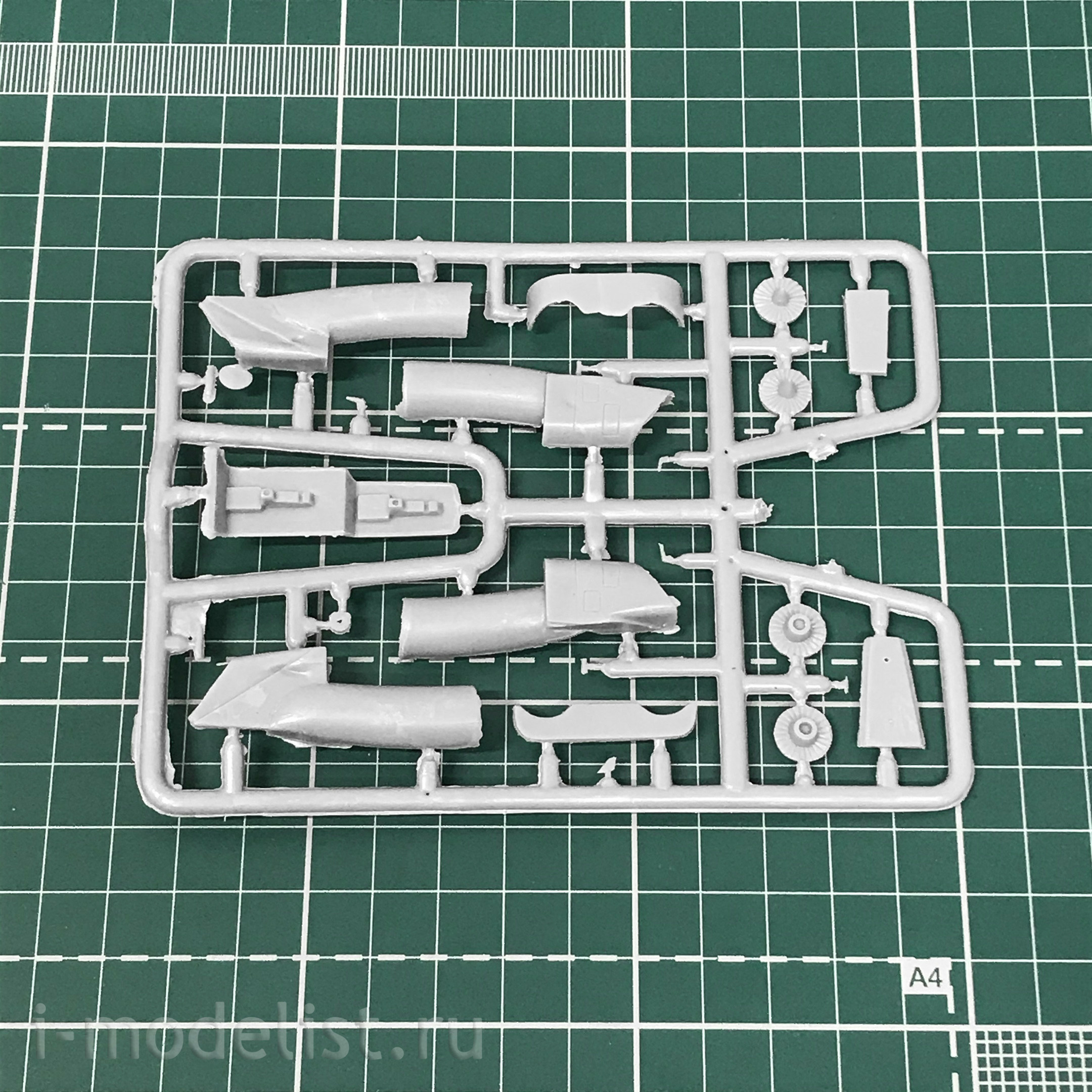 72157 Amodel 1/72 Yak-130