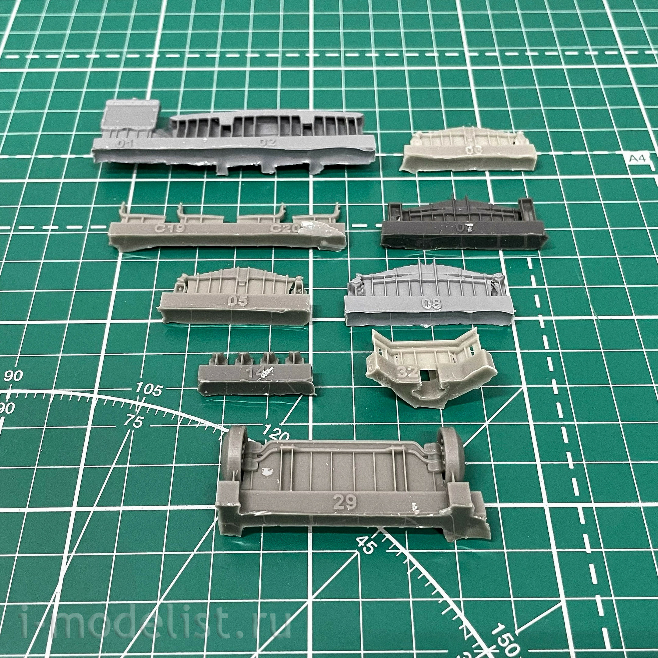 35031 GunTower Models 1/35 is a Soviet tractor with a semi-trailer. Kit 1 (51A)