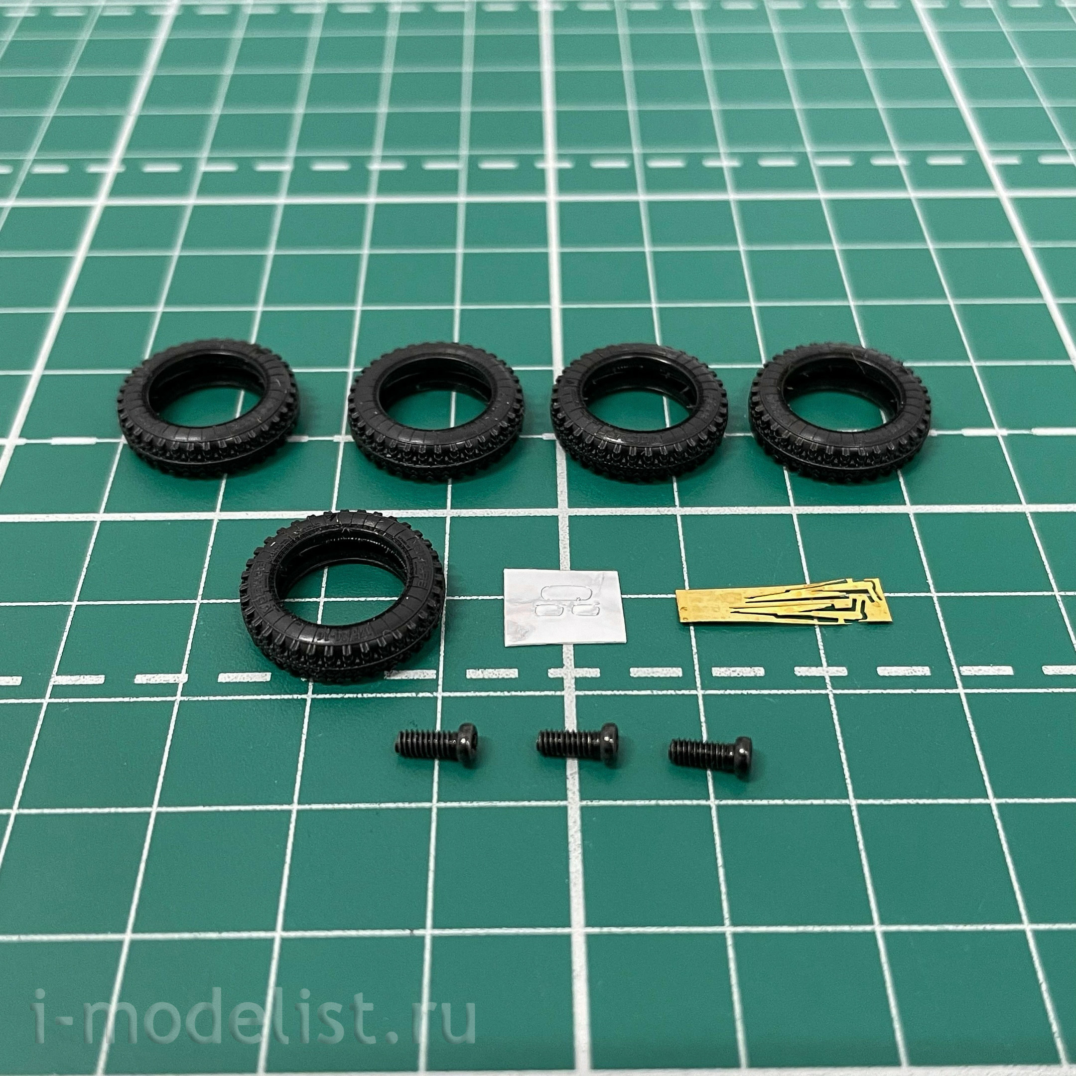 1503AVD AVD Models 1/43 Assembled model LUAZ-1301