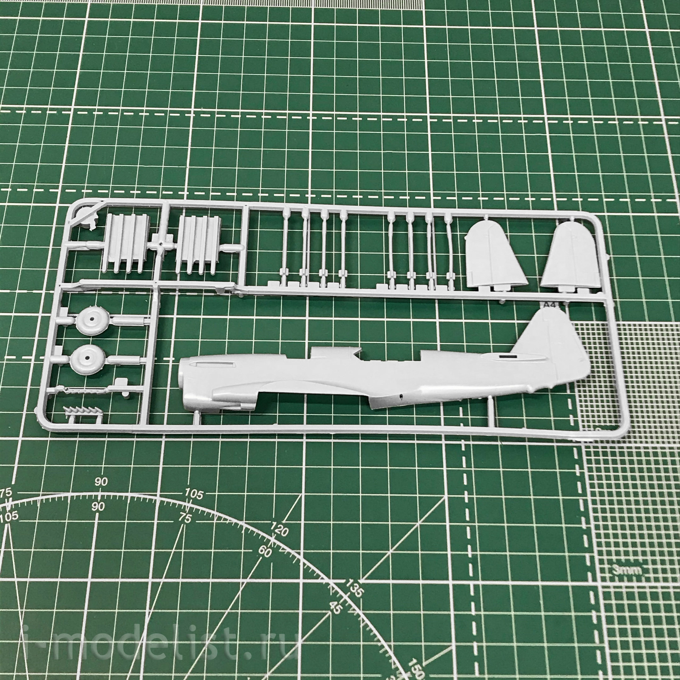 72014 ARK models 1/72 carrier-based fighter “Firefly”