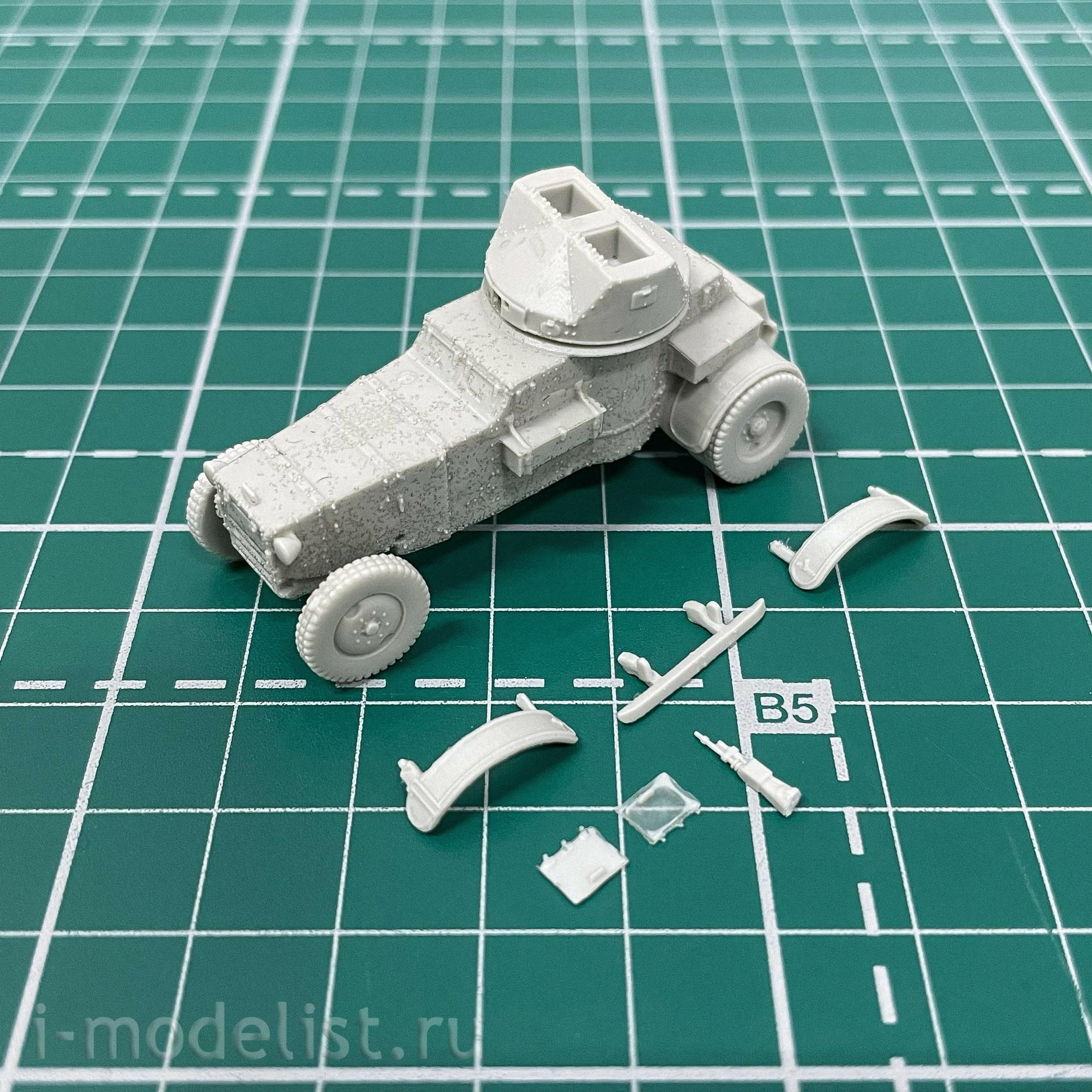 100098 Zebrano 1/100 French armored car Laffly 50 AM