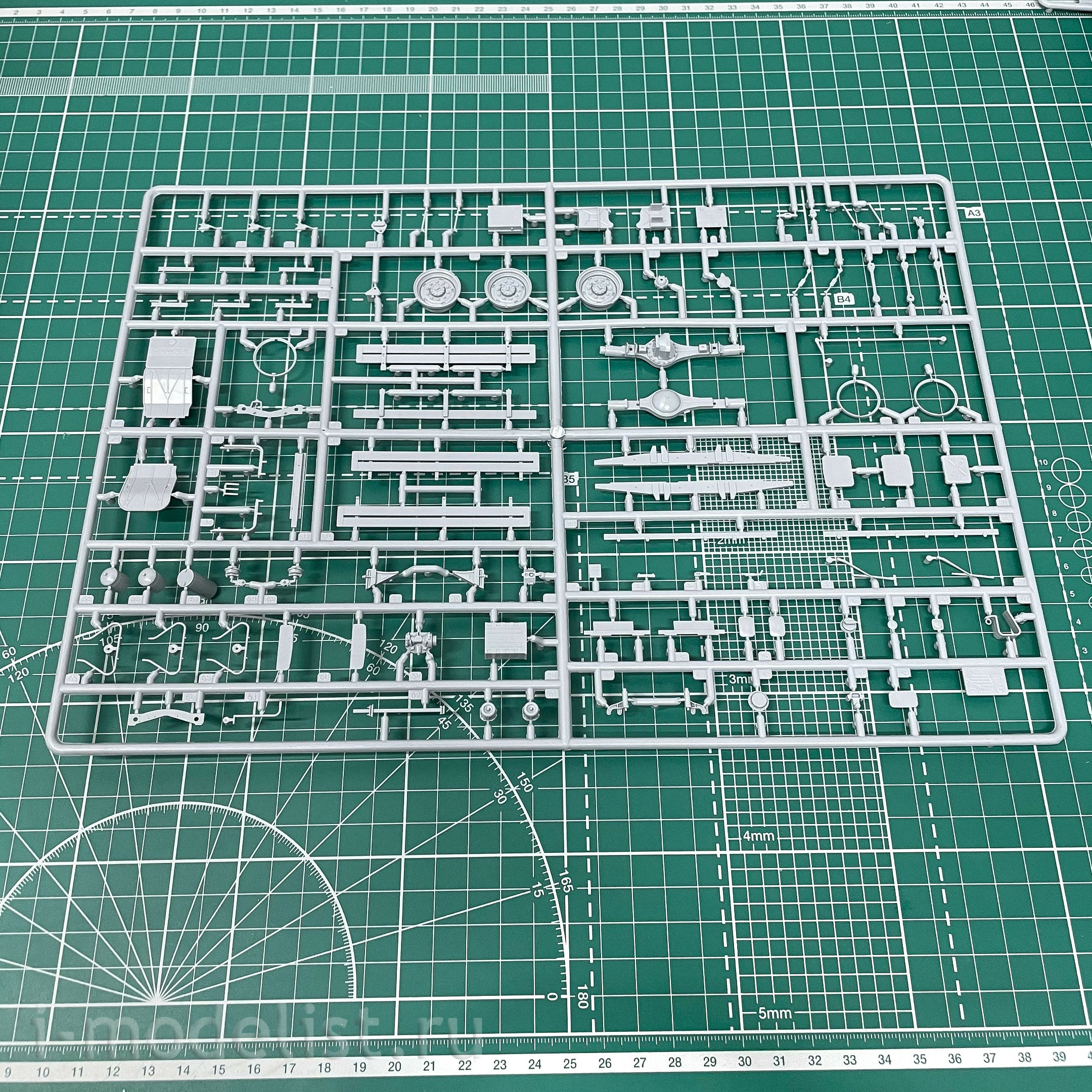 3692 Zvezda 1/35 Russian two-axle truck K-4350